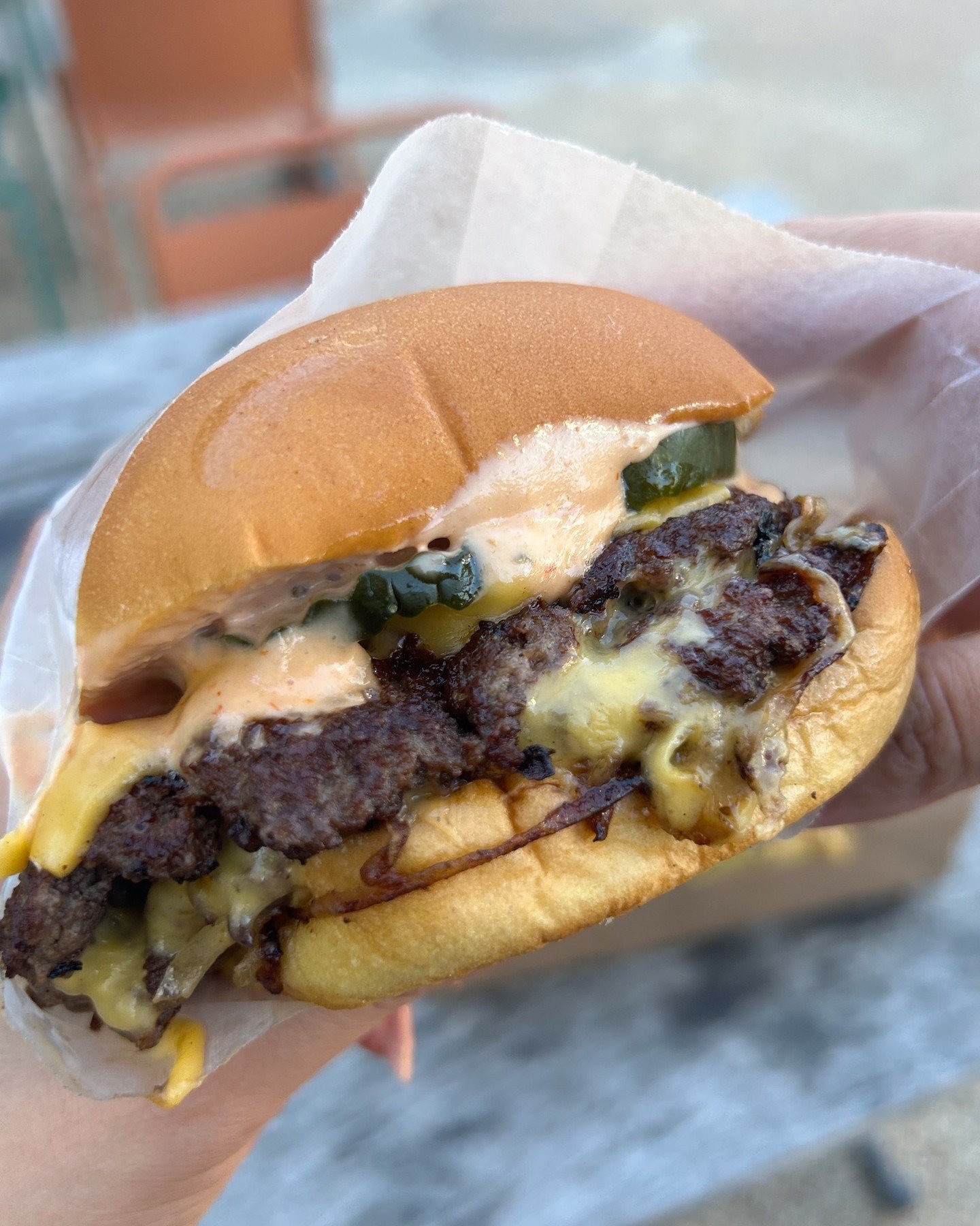 ZOOMIN IN ~ you seeing this too? 🍔⁠
#TheWinDowLA