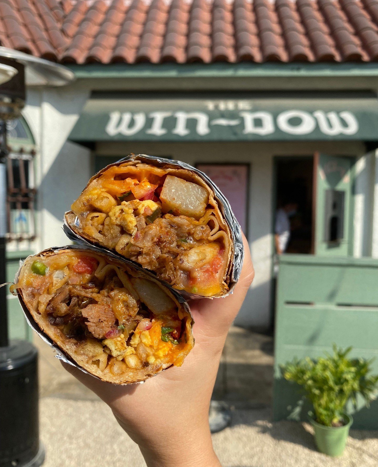 GOOD MORNINGS ~ start with breakfast burritos. Serving in Venice and Silver Lake Saturdays and Sundays 9am-11am 🌯⁠
#TheWinDowLA
