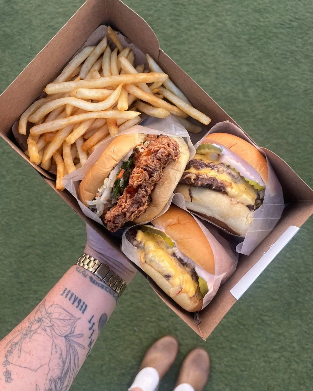 FORECAST CALLS FOR BURGERS ~ don't worry about cooking dinner, we got you 😉 #thewindowla #smashburger #burgertime #frenchfries