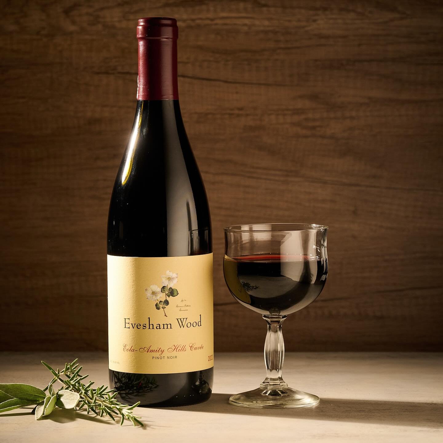 Still thinking about what to serve for Thanksgiving? We recommend trying @eveshamwood Pinot Noir from Willamette Valley, OR.

Bright cranberry and mixed berry aromas mingle with delicate floral notes and a subtle touch of oak. Elegant and balanced, t