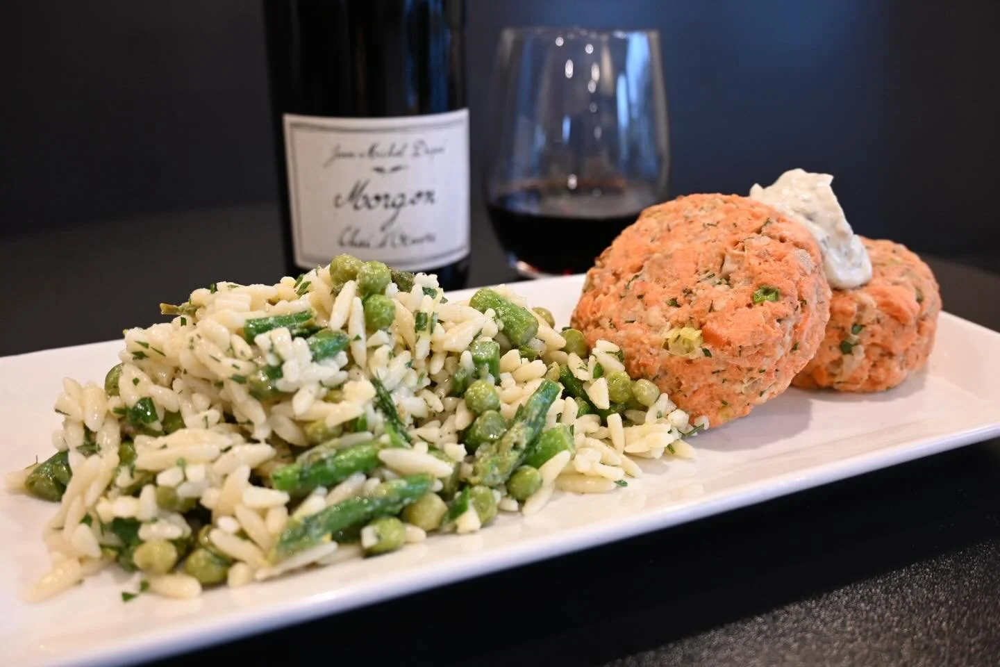Looking for an easy dinner tonight? Try our Take &amp; Bake Sockeye Salmon Cakes with Caper Tarragon Sauce. These delicious salmon cakes are made with wild Alaskan sockeye salmon caught by Whidbey Island&rsquo;s Slangin&rsquo; Salmon. Baked until gol