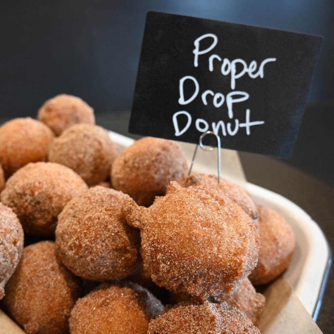 Have you tried our proper drop donuts yet?Available on Friday and Saturday morning only, these cinnamon and sugar coated donuts are the perfect size for a quick morning treat!
#langleykitchenproperdrop