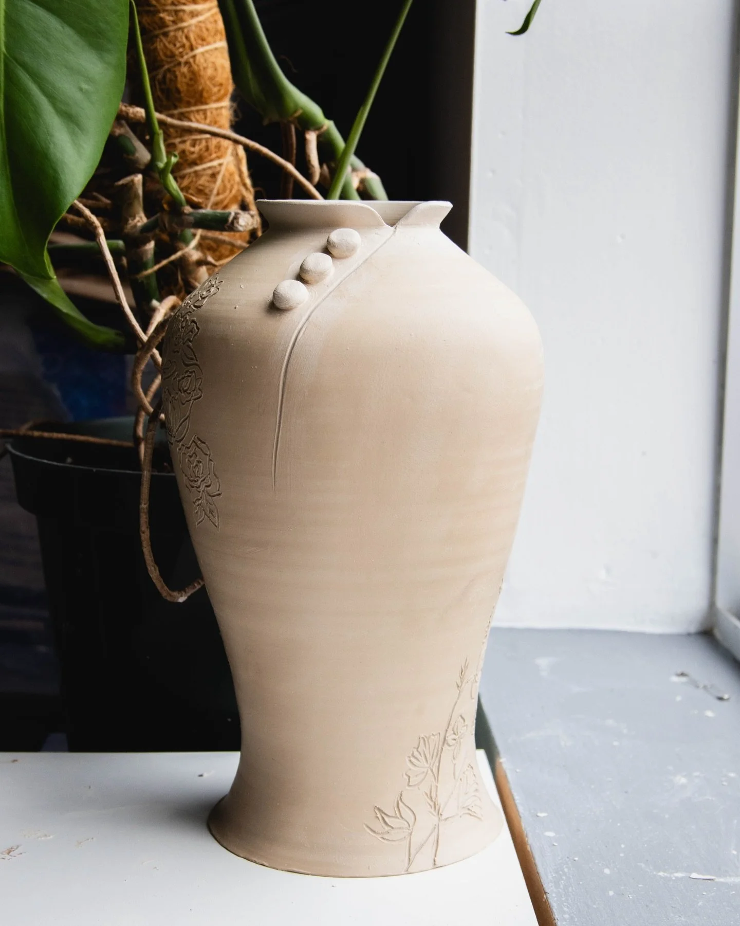 Current WIP! This idea has been living in my notes app for probably a year now and finally had the creative juices to bring her to life. Inspired by the &aacute;o d&agrave;i, our traditional Vietnamese dress #ceramics #pottery