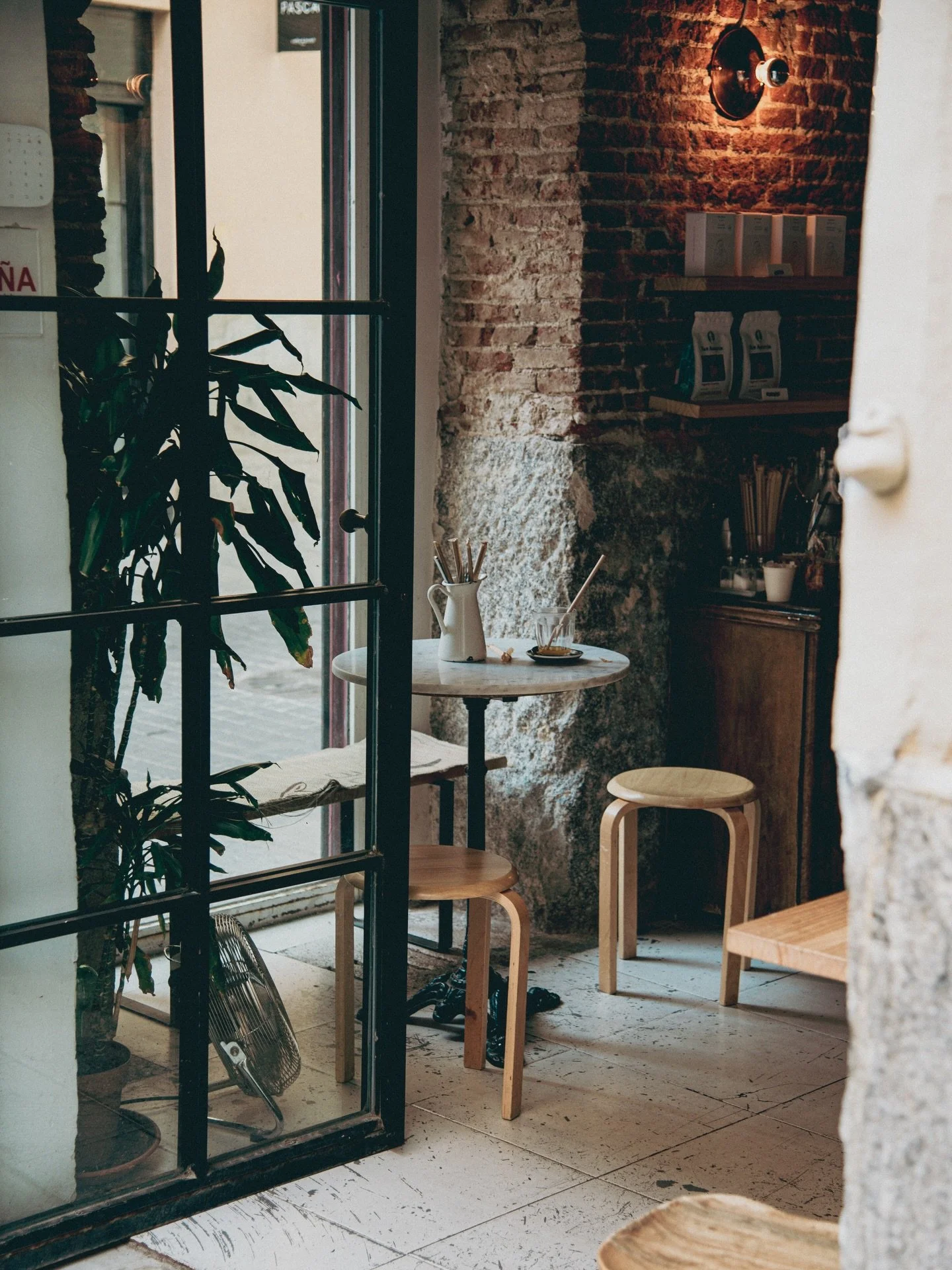 I think this is the best time to visit a caf&eacute;.

In a literal sense, they&rsquo;re physical spaces but there are many people and cultures who believe these spaces have energy. Visit a caf&eacute; at 10:00 am and compare it to 10 minutes after i