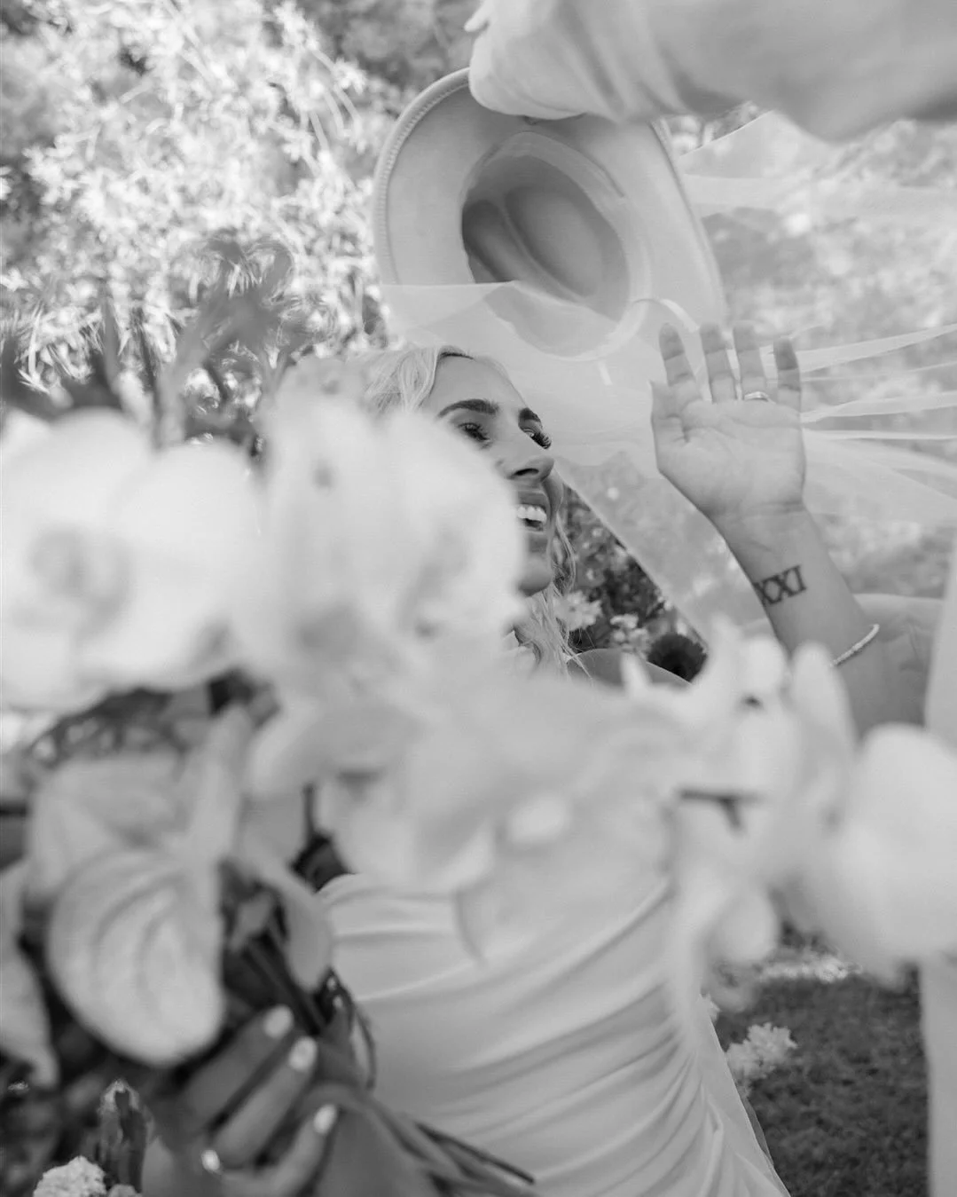 very black &amp; white sneak peeks of the most colorful wedding of 2025 🎨
and once again, my bride @jordannacobella - creative, fearless, and truly one of a kind.
a real-life fairy of colour and cuts 💛

venue @lexekoestate 
floral &amp; planning @l