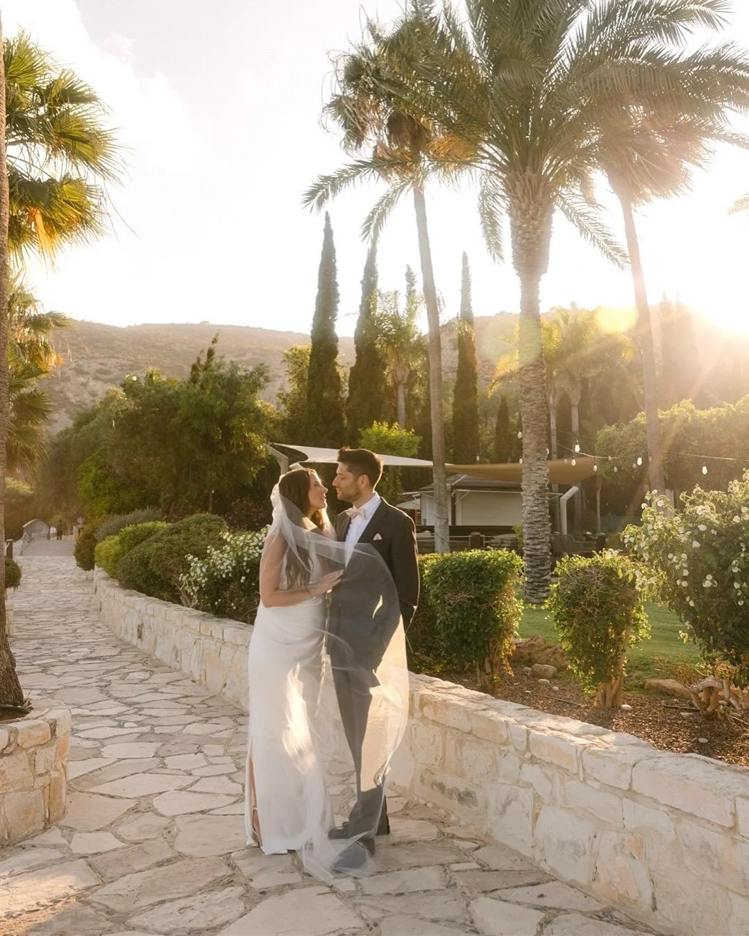 the most intimate wedding at @columbia_beach_resort - slow, emotional, and full of love. 💛

and once again, the bride @zoeeconomides_photographer - creative soul and  a photographer herself. 📷🖤
being trusted by someone who knows this craft so well