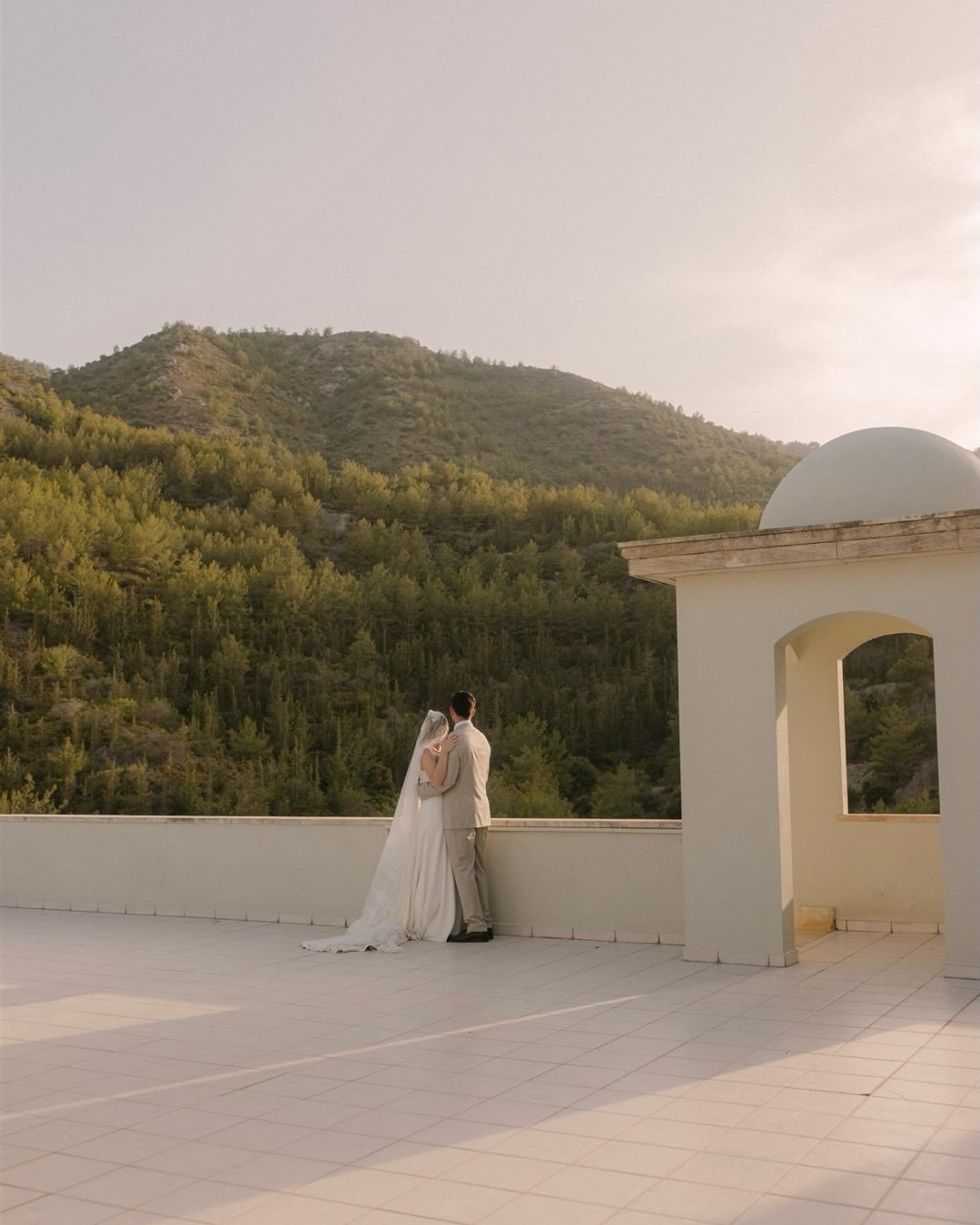 Polly &amp; Volkan destination wedding at @gillham_vineyard 💚

venue @gillham_vineyard
bride @pollaay groom @volkkk96 
photos @karinaleonenkophotography 
video @sarlofilm 
planner @weddingsinnorthcyprus 
 flowers @flowersandmore_events 

#gilhamvine