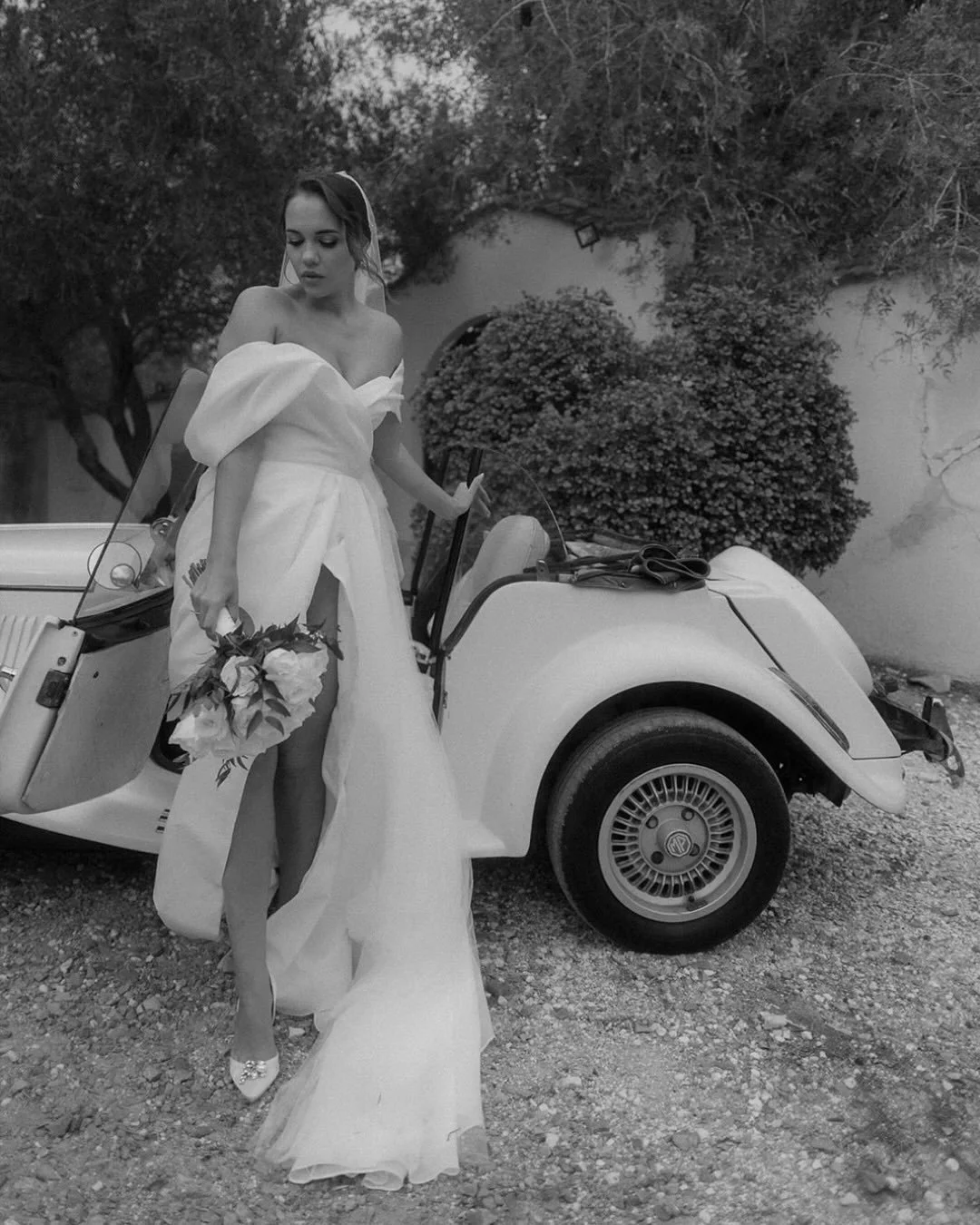 Not every bride needs chaos in the morning.
Some just need silence, space&hellip; and a moment alone. 

my beautiful @mironisha 

venue @minthisresort 
planning @mystery_wedding 
video @getta.vision 

#minthishillsweddings #minthishills #cyprusweddin