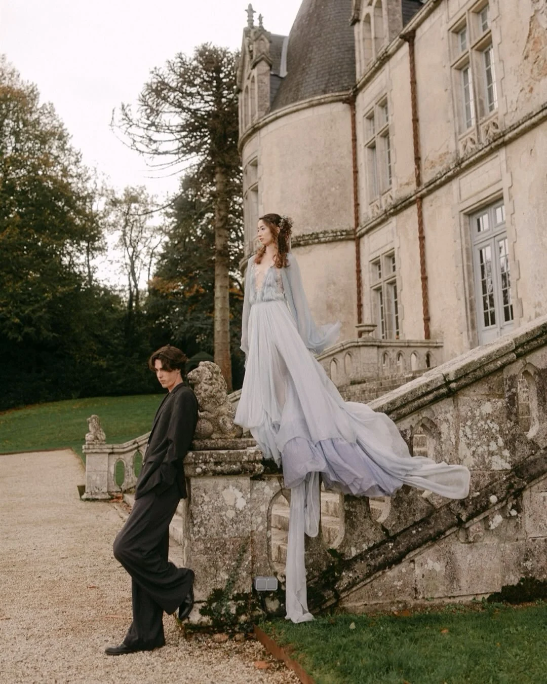 France just does something to love stories. 🇫🇷

Stone walls that have seen centuries.
Light that falls exactly where it needs to.
Castles that make everything feel a little more cinematic - without trying too hard. 🏰

These frames were captured at