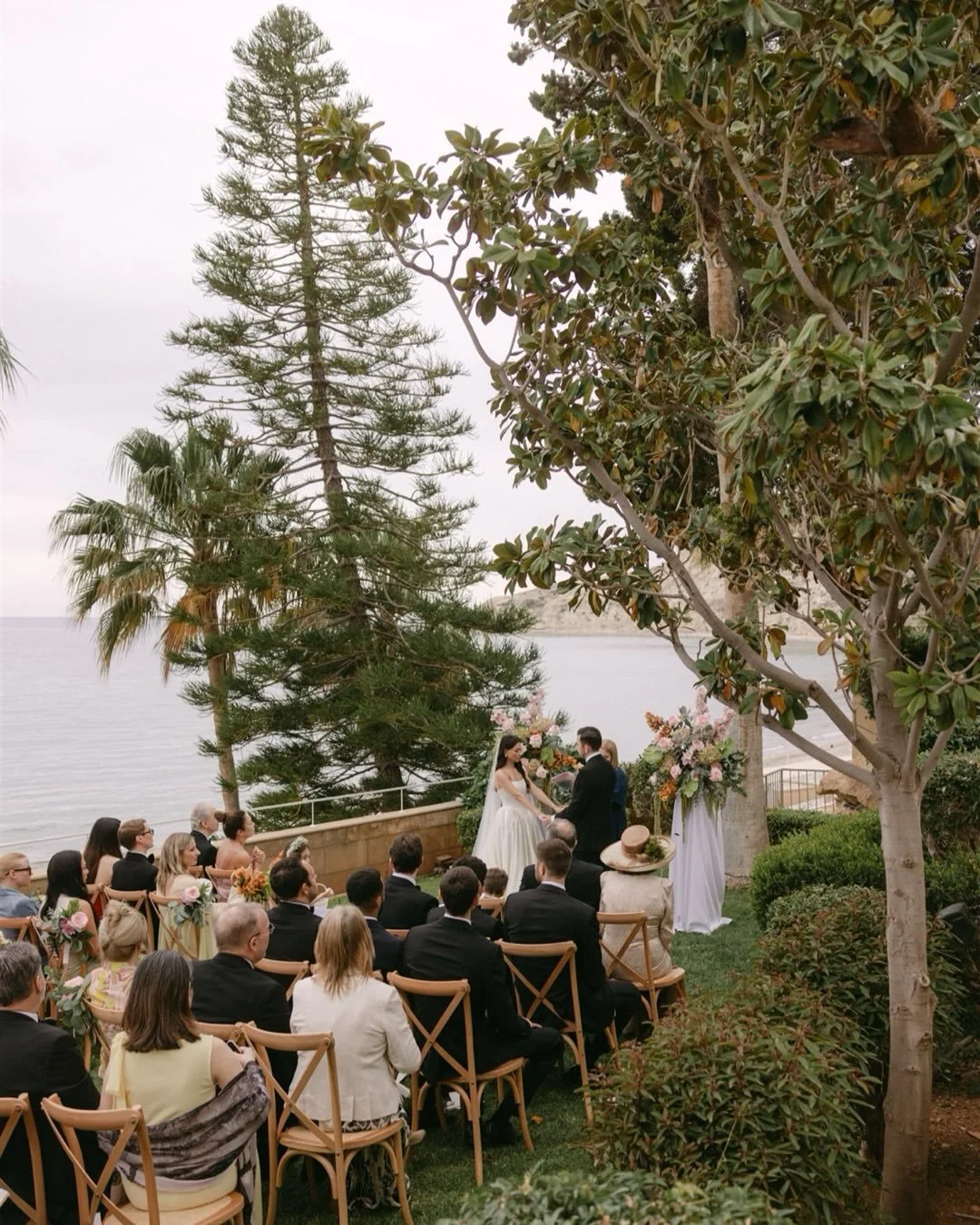 Lisa &amp; Scott.

Cloudy skies, colourful dresses, little ones stealing the spotlight, loud laughter, emotional moments, and a bride who somehow made the rain disappear. 🌦️

One of those weddings that felt alive from beginning to end. 🤩

Congratul