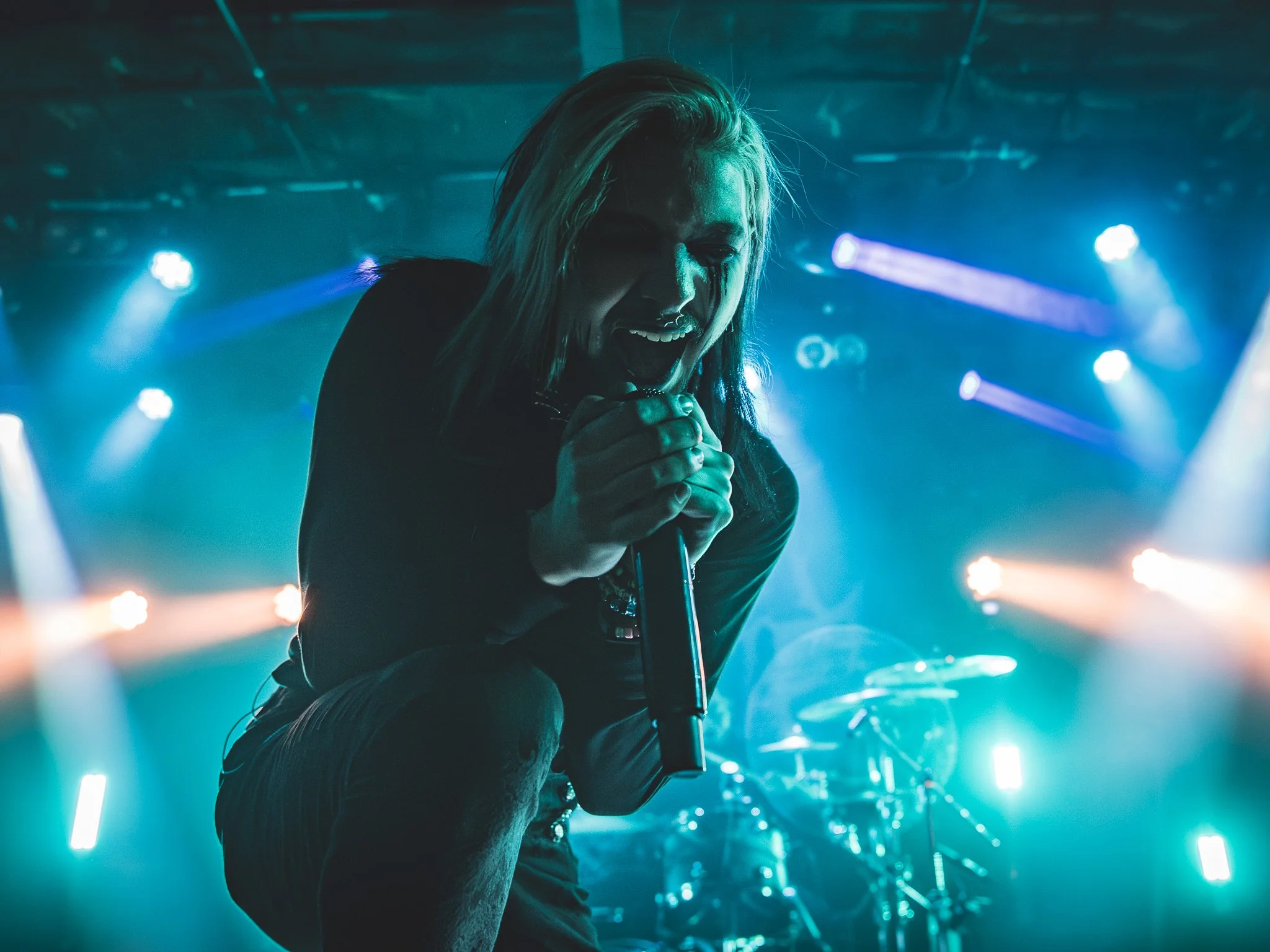 DARK DIVINE’S SHALLOW GRAVES TOUR BURIES CHICAGO’S BOTTOM LOUNGE