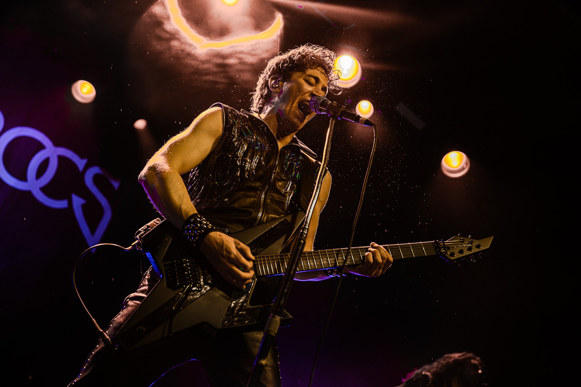 DES ROCS TURN THE EL REY INTO A FULL-BLOWN ROCK REVIVAL