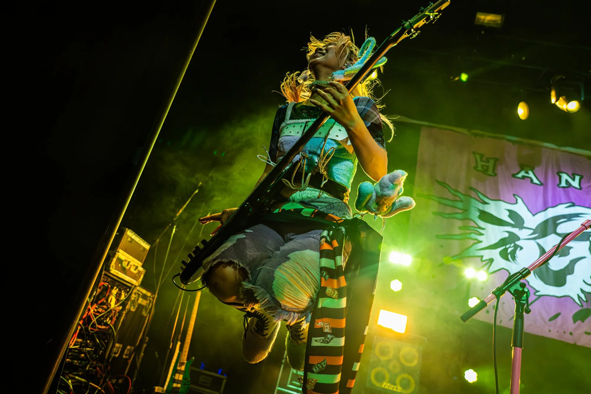 HANABIE. KEEP THE ROOM TIGHT AND THE PIT WIDE OPEN AT THE BELLASCO