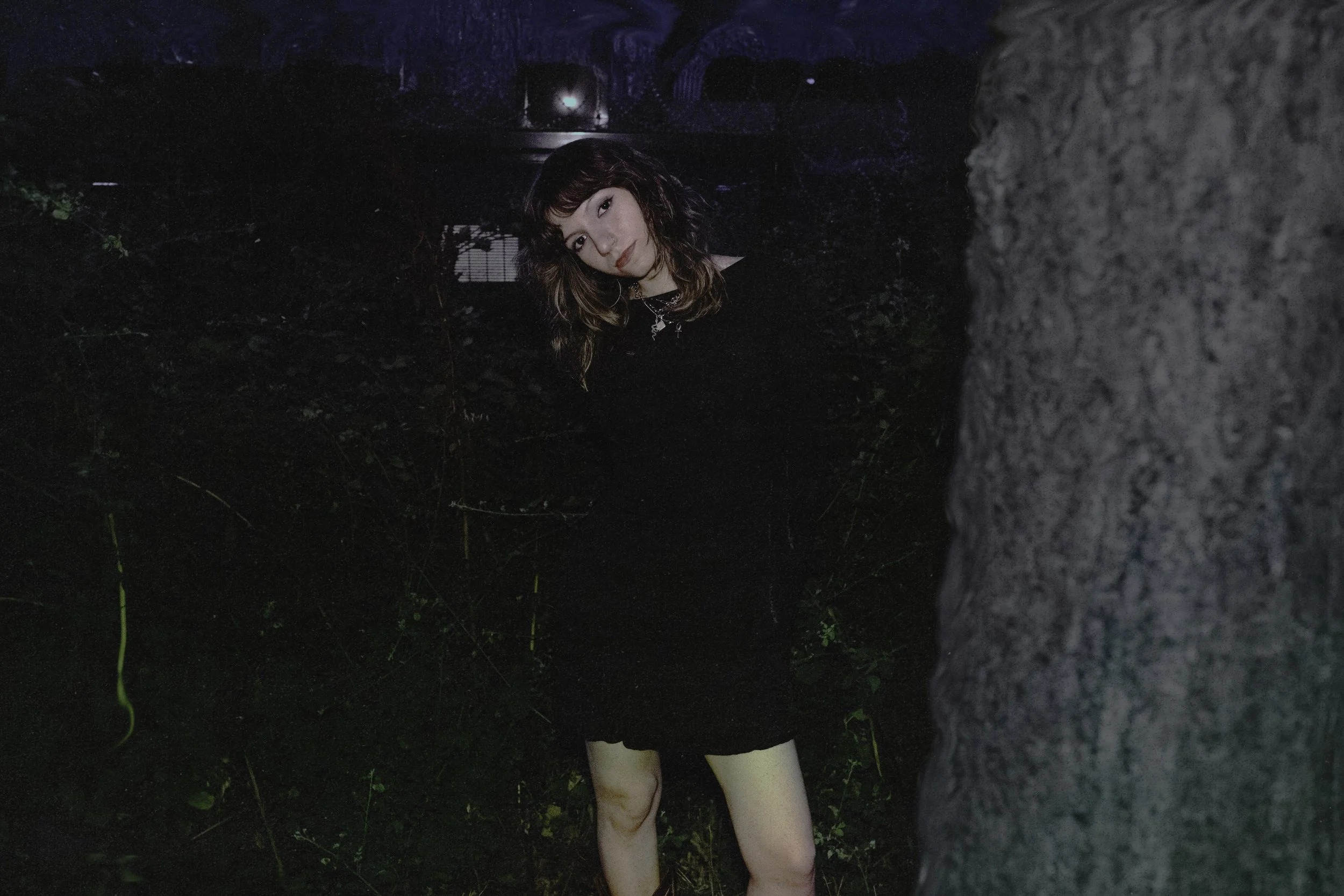 “LEECH” FINDS NAZIRE AT THE INTERSECTION OF SHOEGAZE, GLITCH POP, AND EMOTIONAL CHAOS