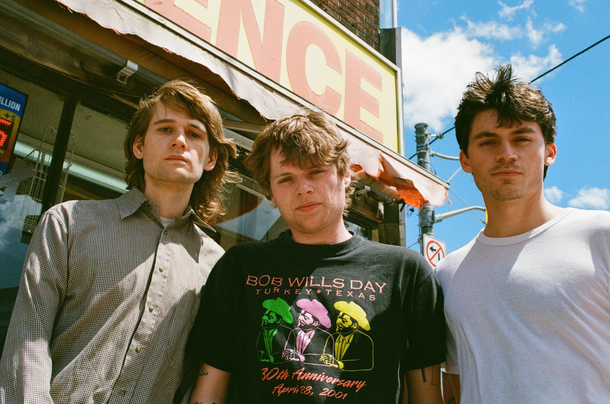 GIZMO ANNOUNCE DEBUT ALBUM ALL YOUR WORSHIPS, SHARE NEW SINGLE "PANTONE 312"