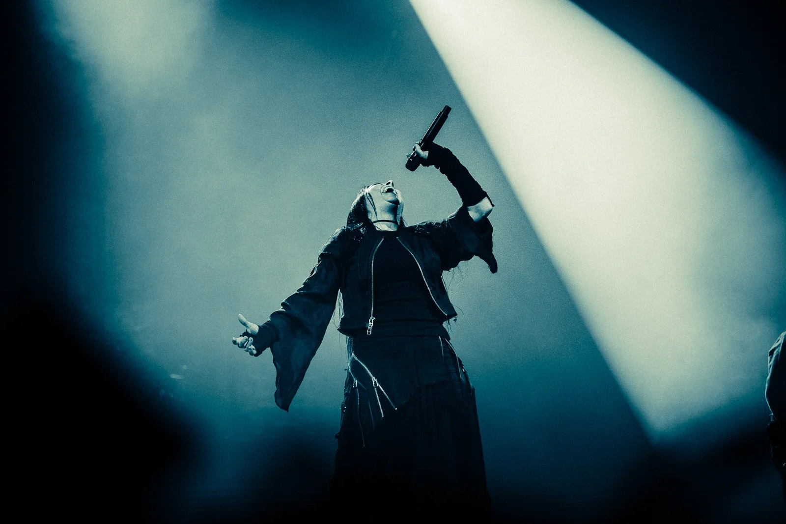 OLD FAVORITES, NEW CHAPTER: EVANESCENCE BRING THEIR NEW ERA TO THE KIA FORUM