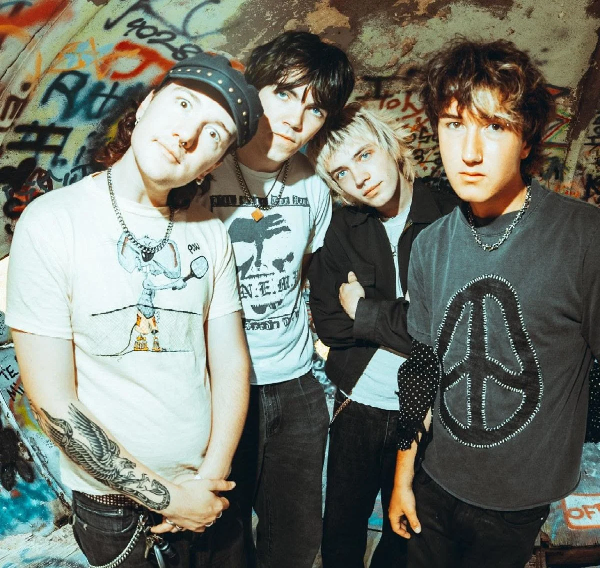 OLIVE VOX SHARE EMOTIONAL TRACK "HEAR ME OUT," ANNOUNCE DEBUT EP