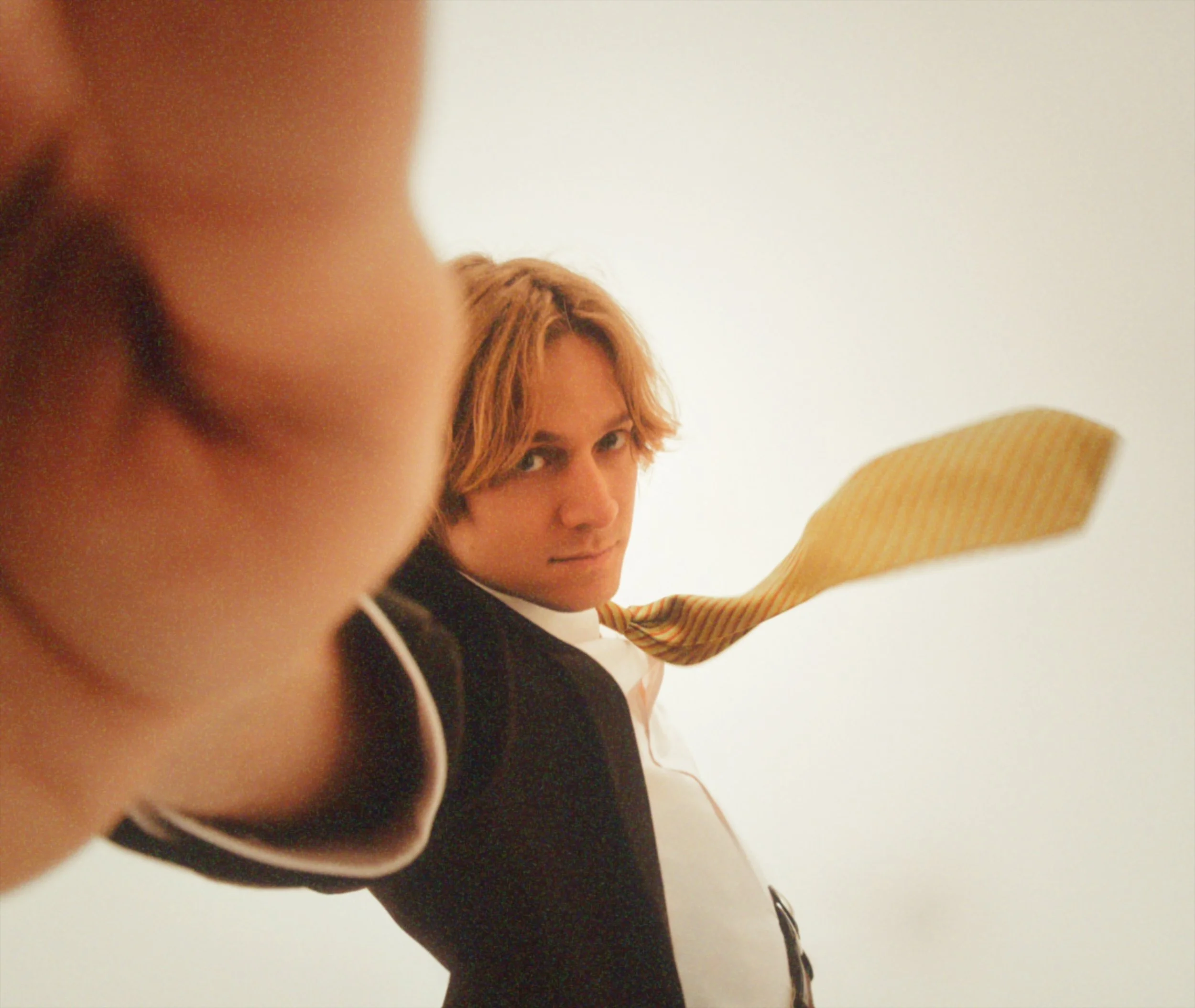 DAZIES EMBRACE VULNERABILITY ON GROOVY NEW SINGLE "EXPOSURE"