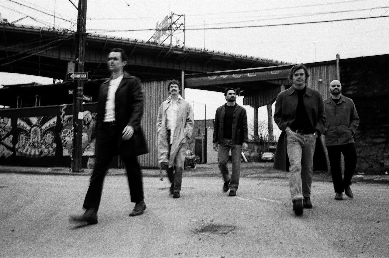PREMIERE: THE UPSIDES EXPLORE EMOTIONAL VULNERABILITY IN “NEW JERSEY IN THE 90S”