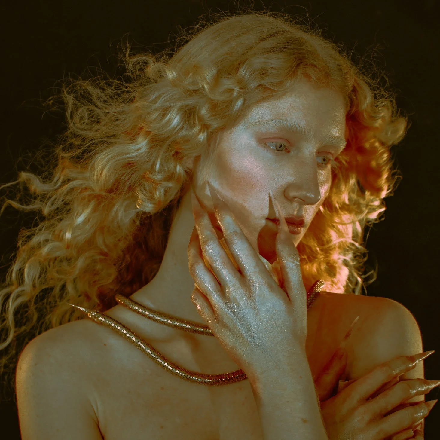 LENE 3000 CASTS A WITCHY ELECTRONIC SPELL ON “LIGHTS OFF”
