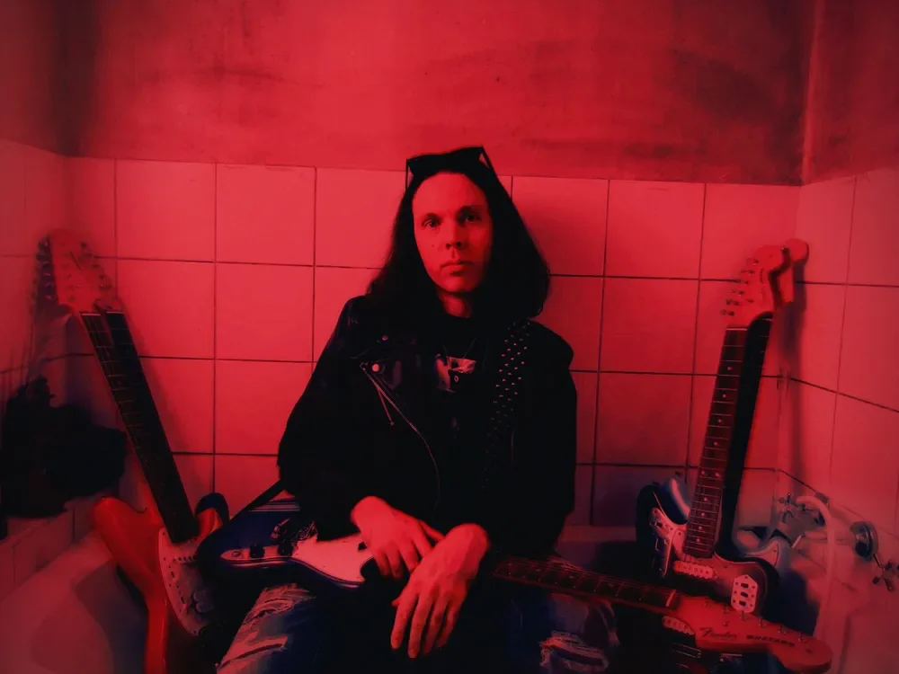 JOVI SKYLER GETS LOUD, WEIRD, AND WONDERFULLY UNPOPULAR ON NEW ALBUM
