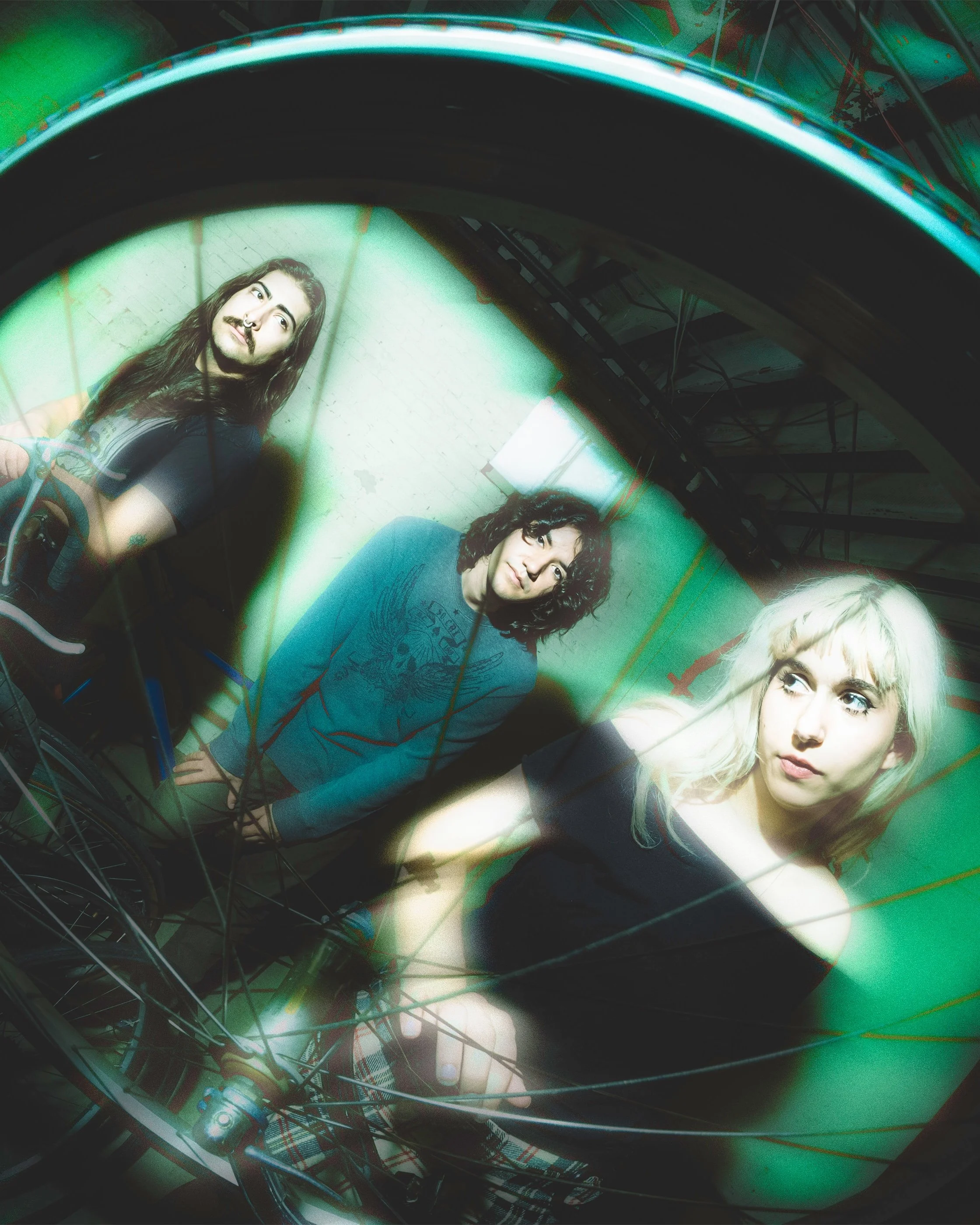 DEUX VISAGES BLUR THE LINES BETWEEN DREAMGAZE AND ROCK WITH NEW SINGLE “PIXELATE”