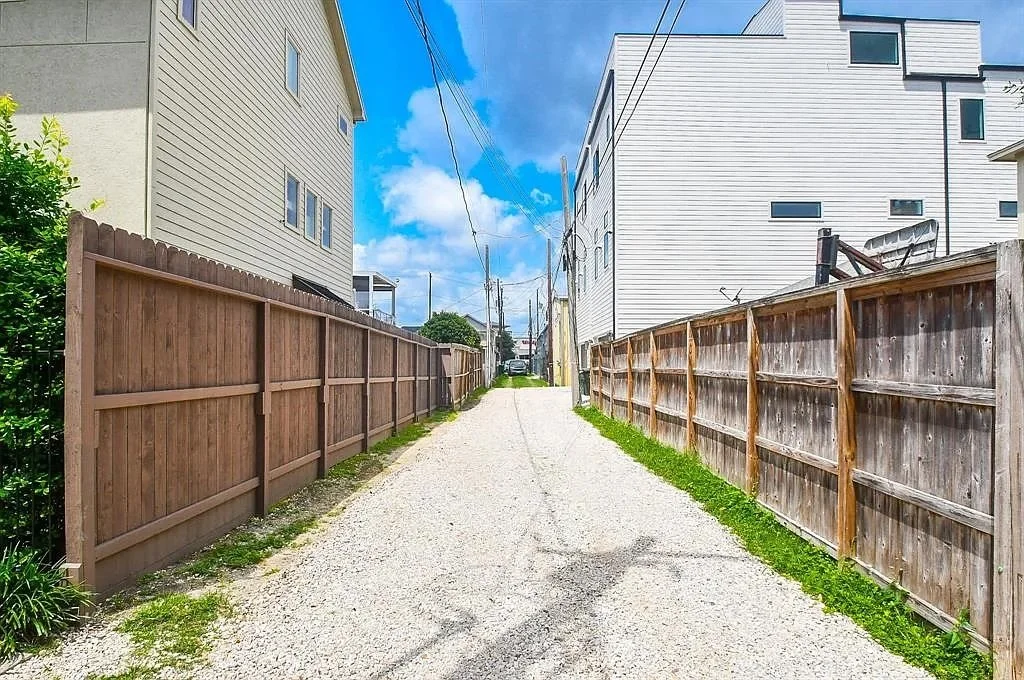 sidealley.jpeg