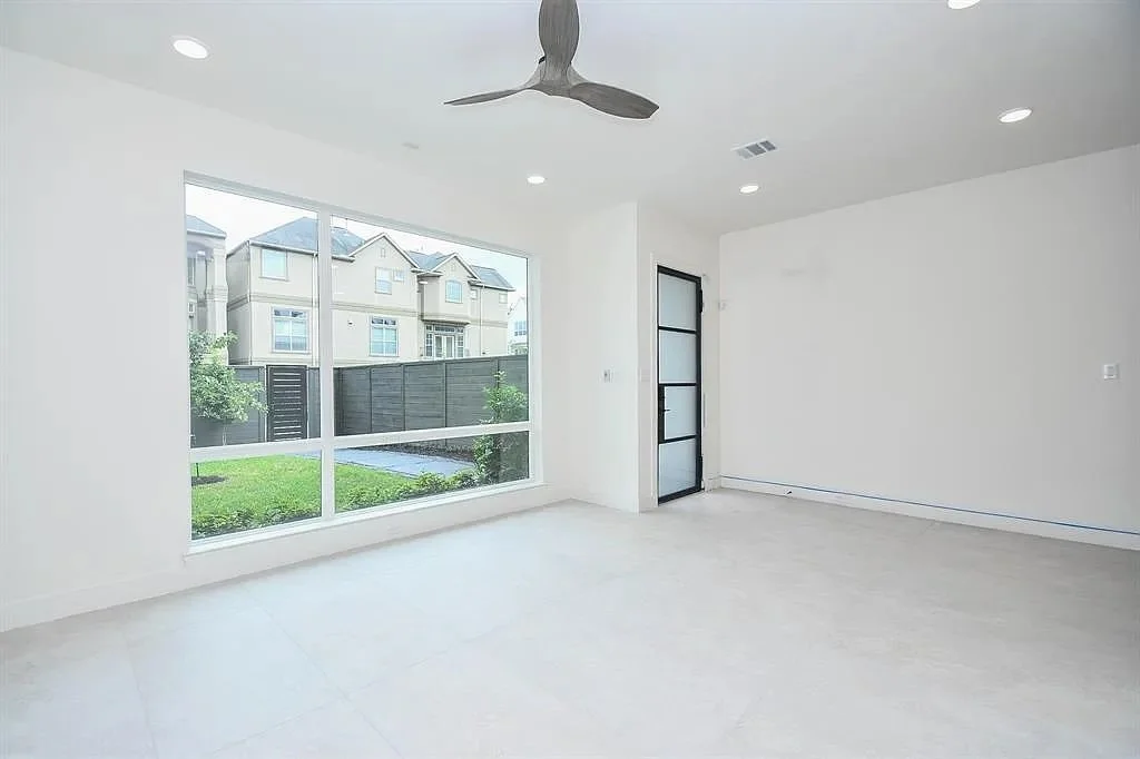 frontdoorinside.jpeg