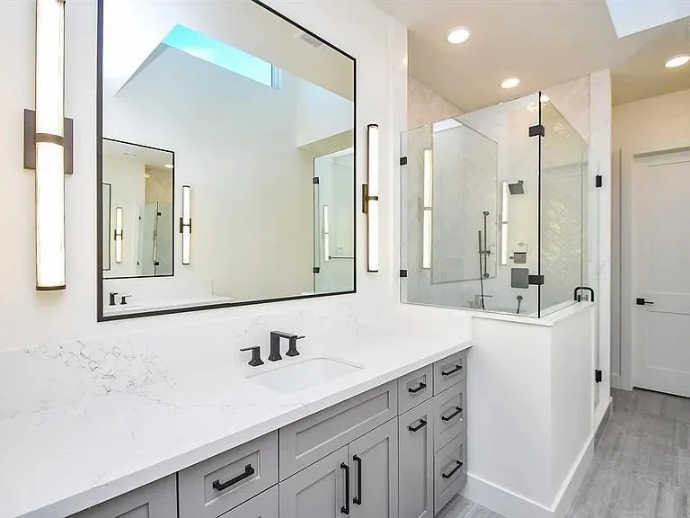 mainbathroom.jpeg