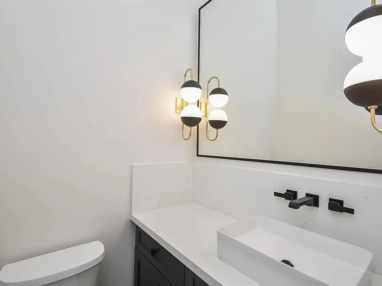bathroom1.jpeg