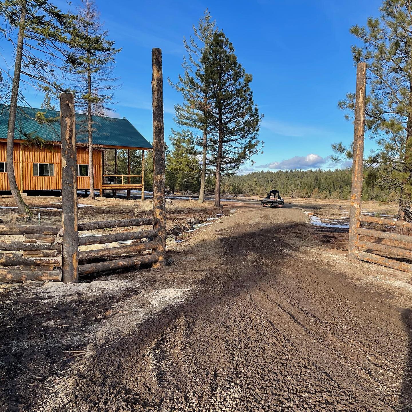 Recently, Longview Ranch made a beautiful fence the old fashioned way, utilizing logs from Lodgepole pine trees that had either overpopulated an area or were infiltrated by beetles. While Longview Ranch had the ease of modern technology, like a skid 