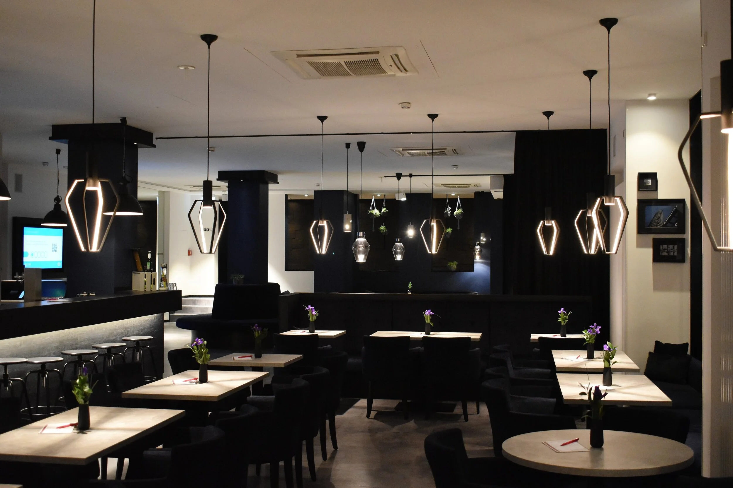 Restaurant Modern pexels-photo-2290070.jpeg