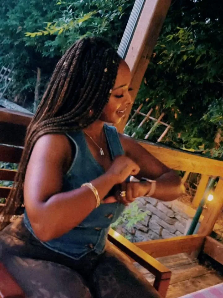 This year, I’m choosing peace, tenderness, joy and love— the kind my ancestors dreamed for me. 
This is 43✨🎂