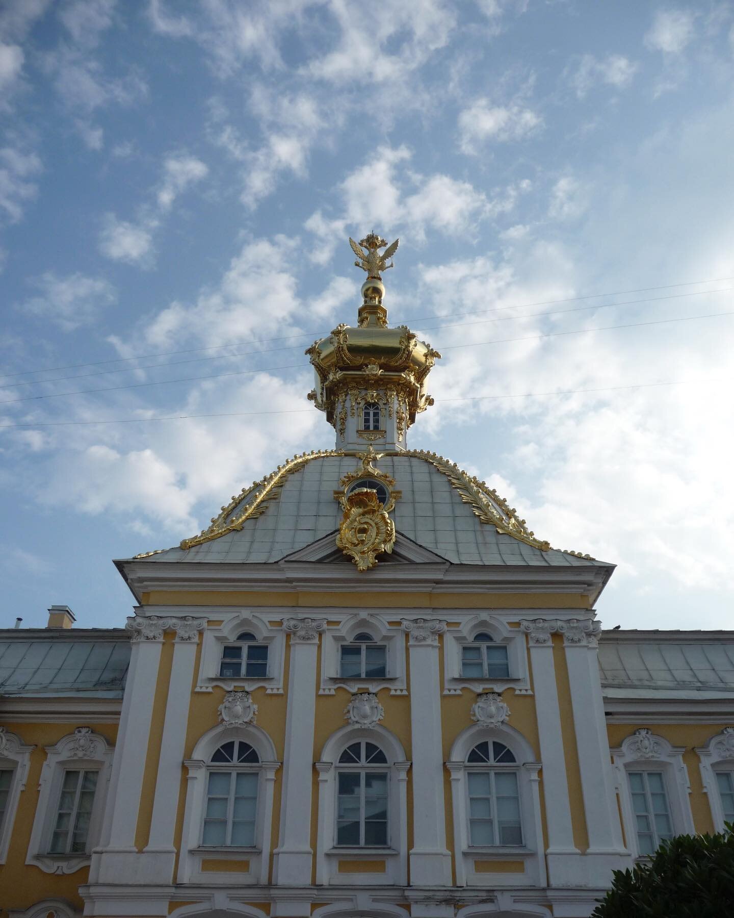 If it&rsquo;s not already clear, I have a real thing for castles, palaces, stately homes, grand estates and the like 🏰 So naturally I had to visit the opulently grand and imposing palaces of St. Petersburg, taking in the splendour of the former Roma