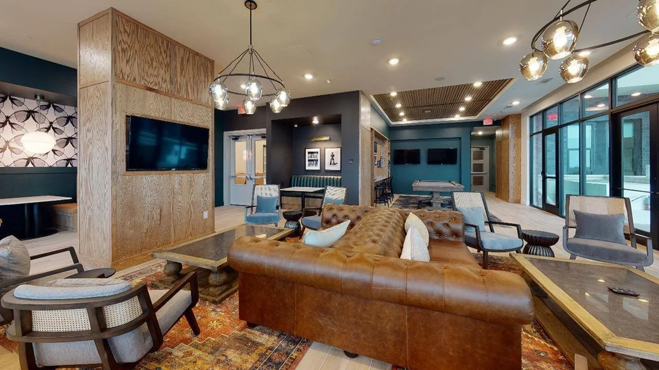 Lounge Chair Image 4.jpg