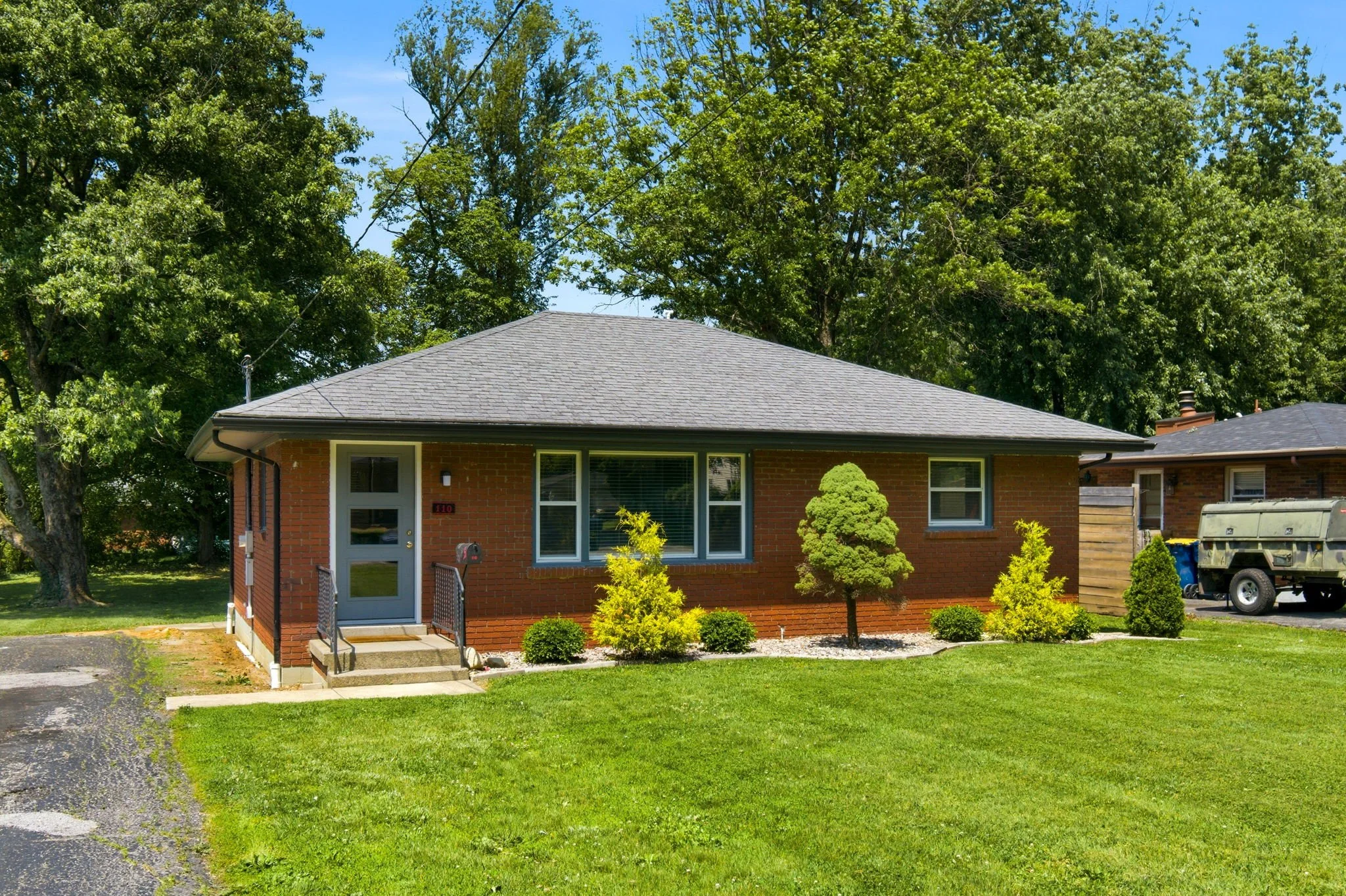 110 Woodlawn Ave-03.jpg