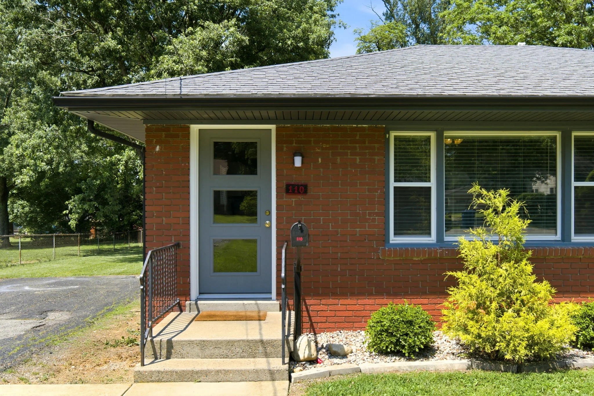 110 Woodlawn Ave-04.jpg