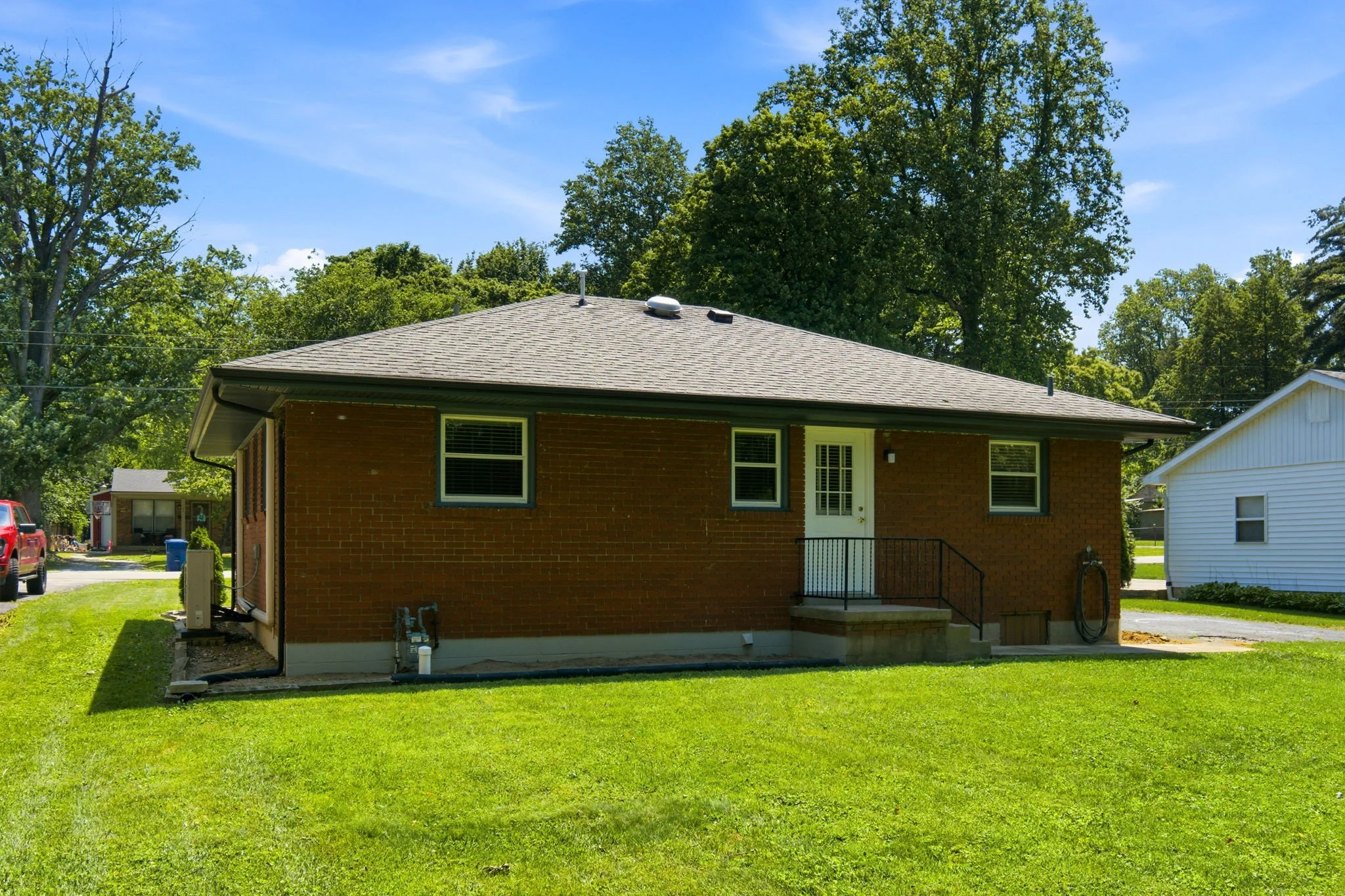 110 Woodlawn Ave-05.jpg