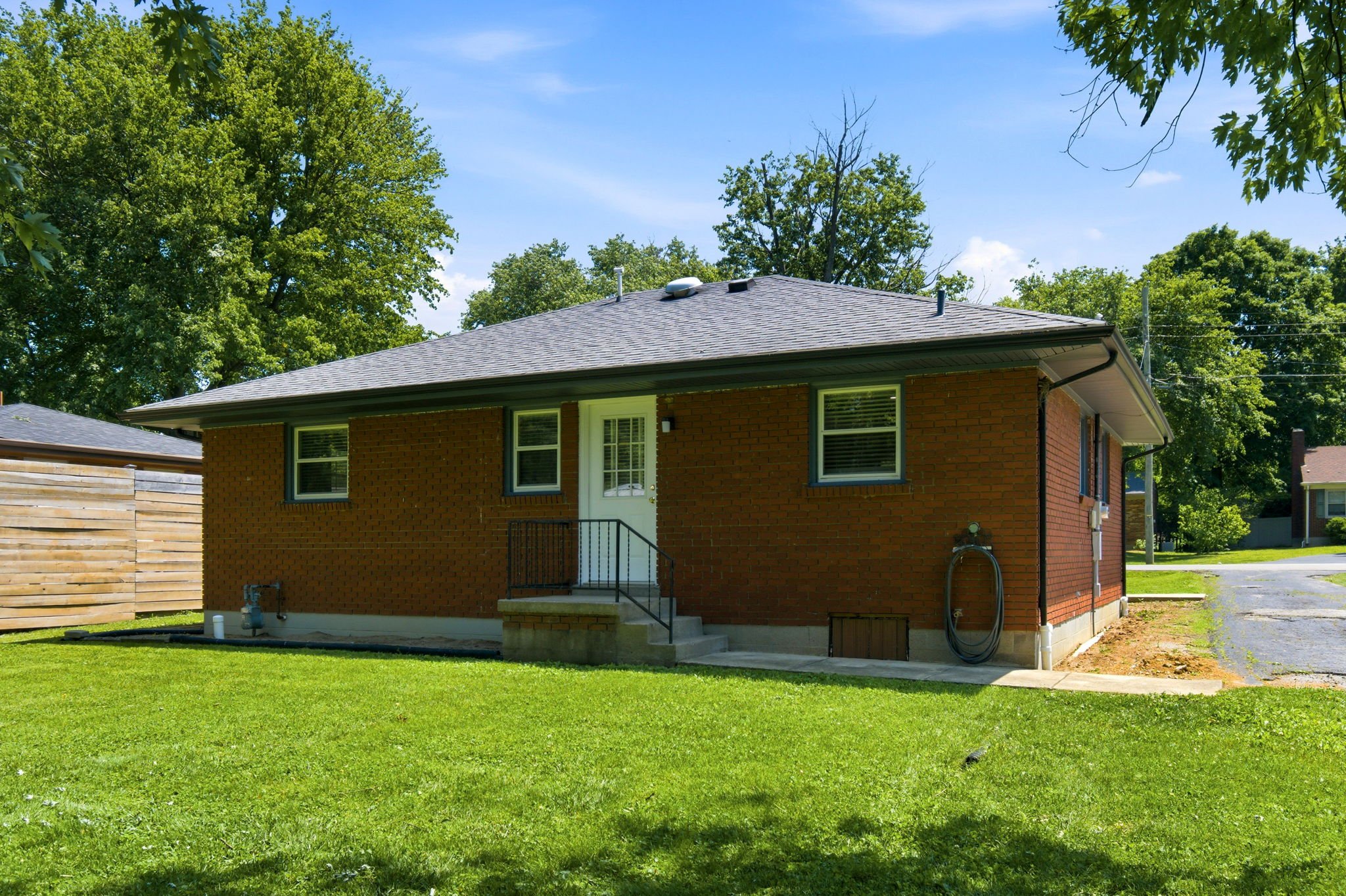 110 Woodlawn Ave-07.jpg