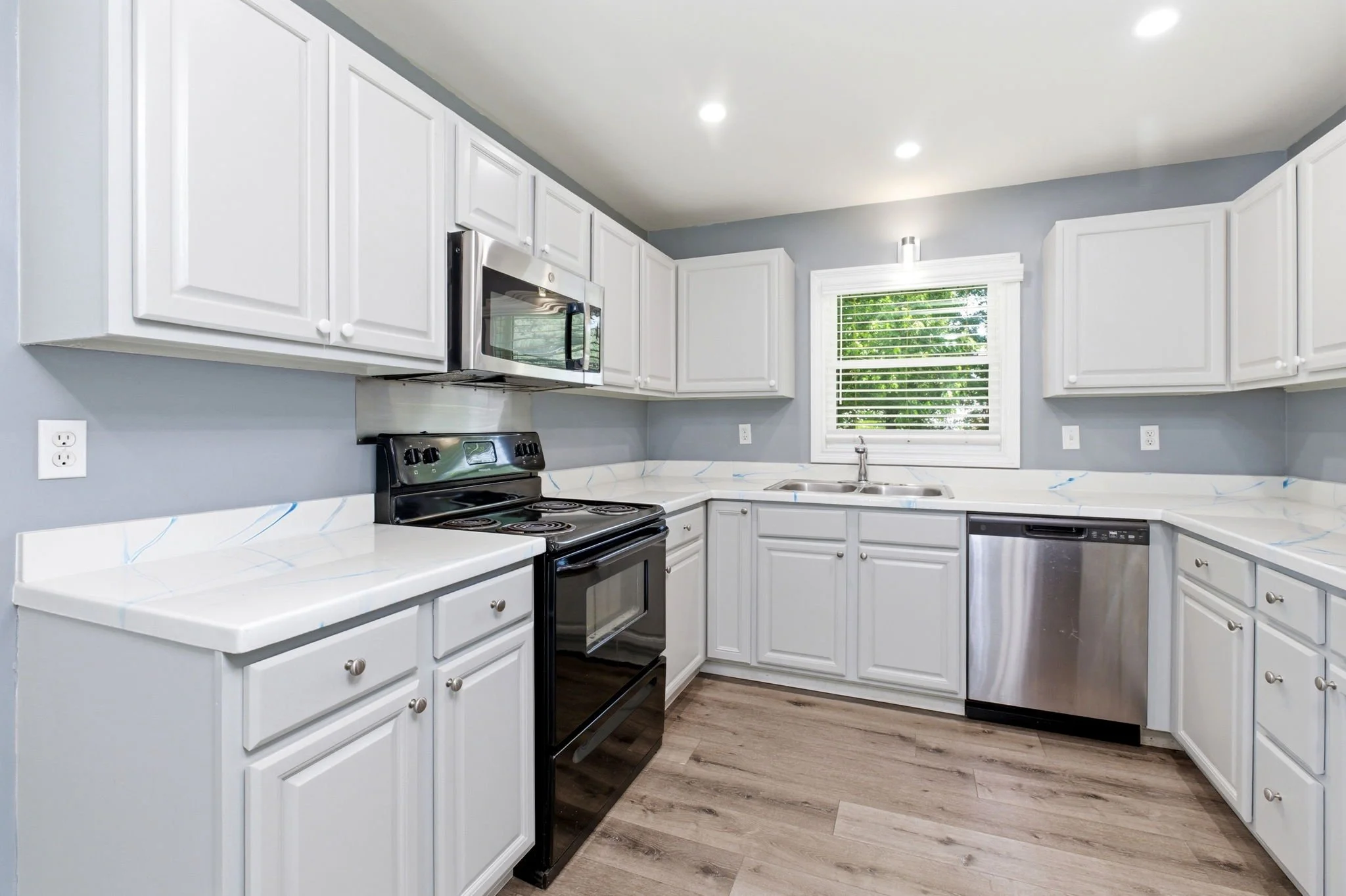 110 Woodlawn Ave-18.jpg