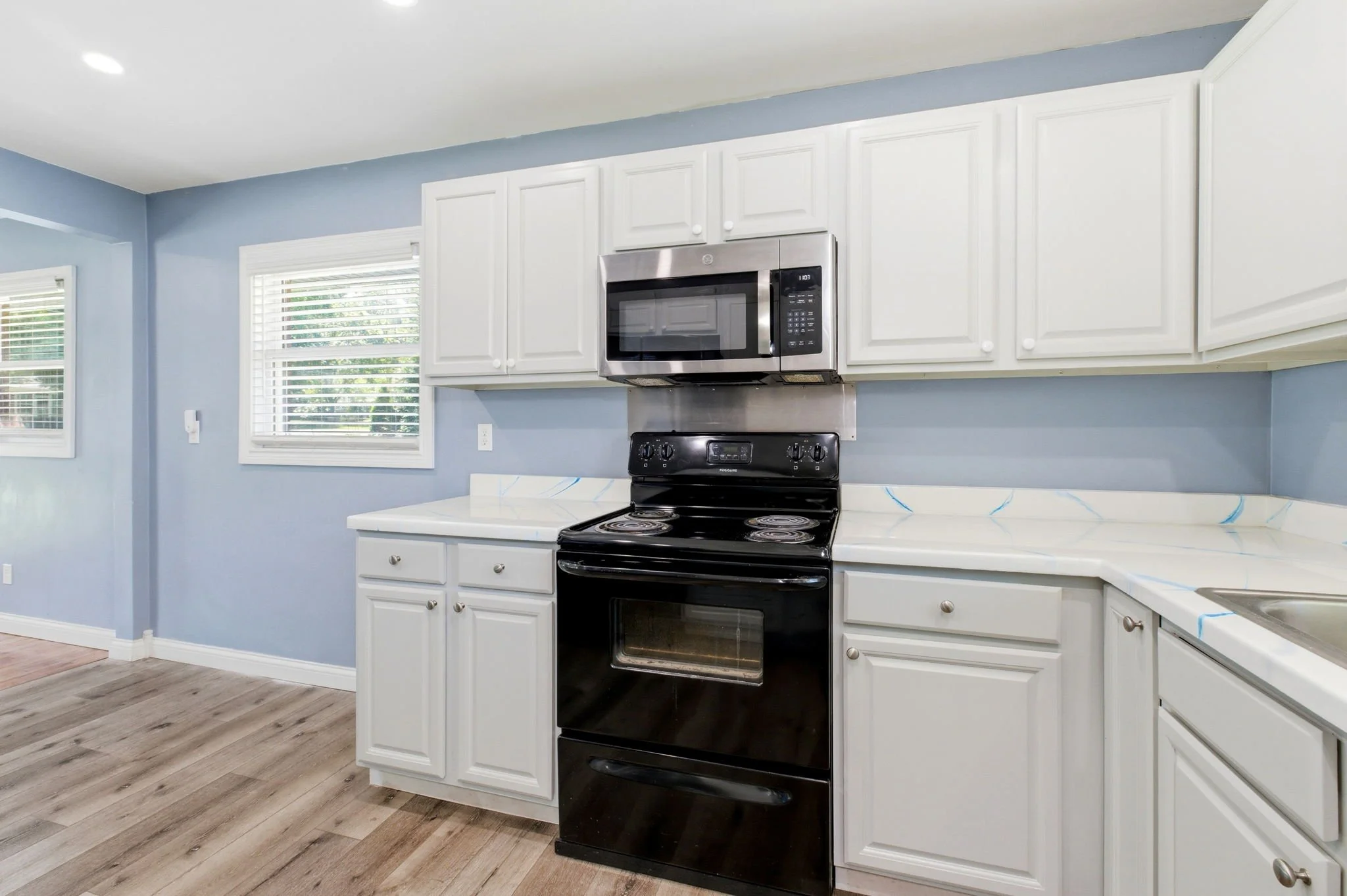 110 Woodlawn Ave-19.jpg