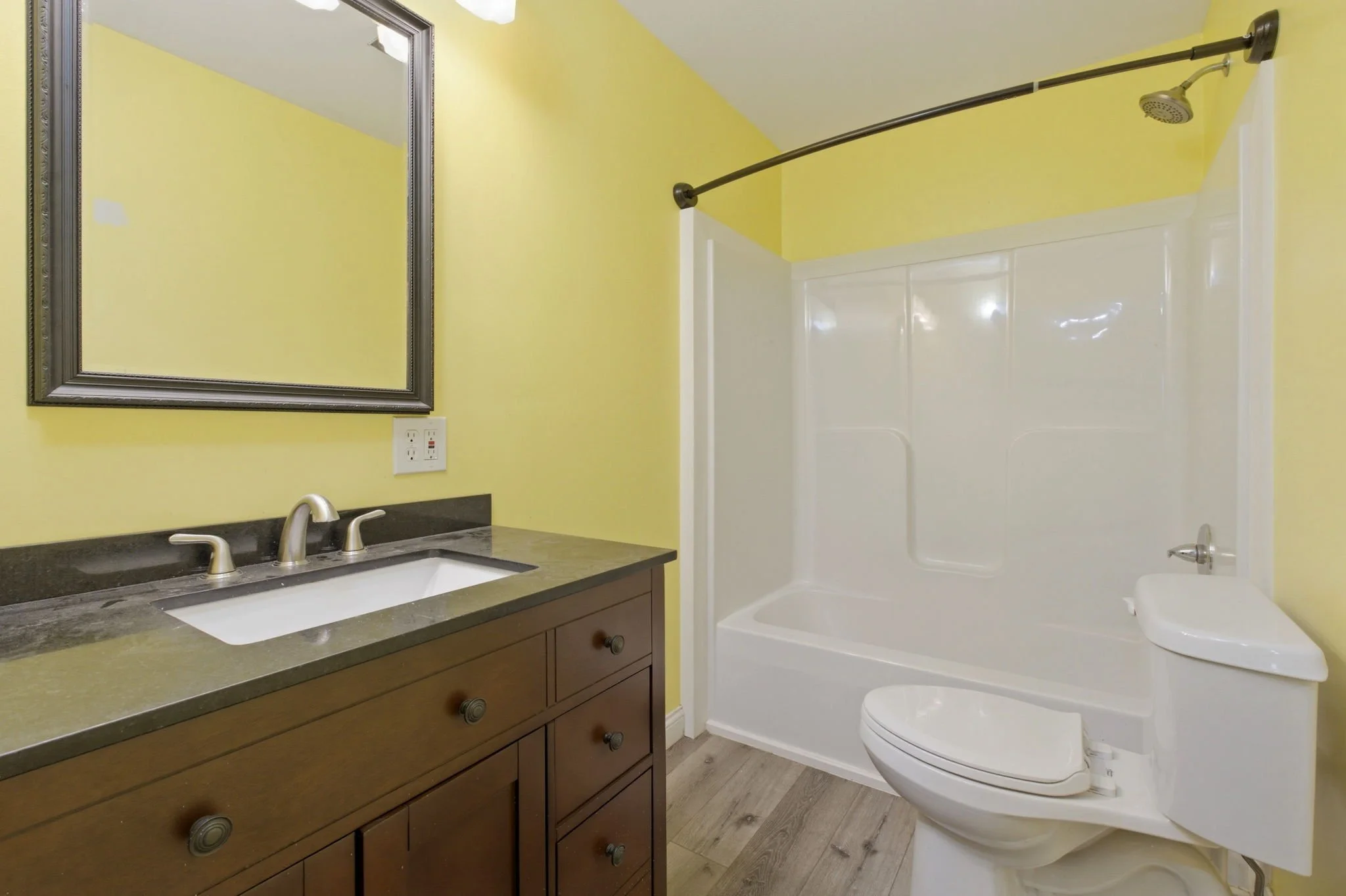 110 Woodlawn Ave-27.jpg