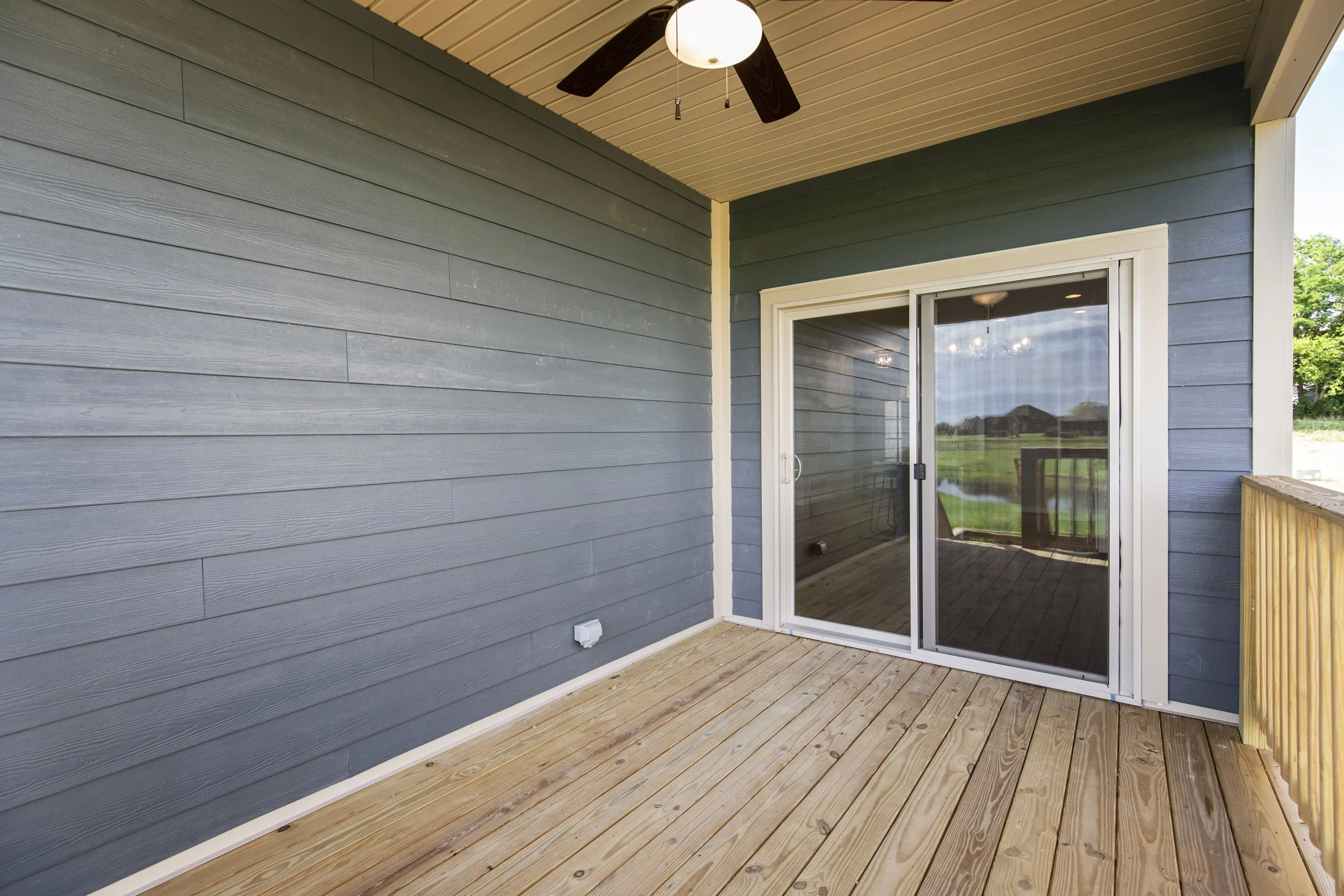39-rear deck.jpg