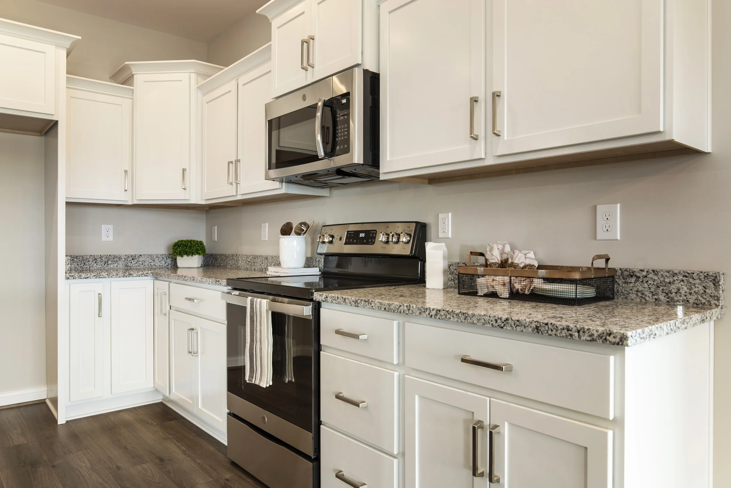 9-kitchen.jpg