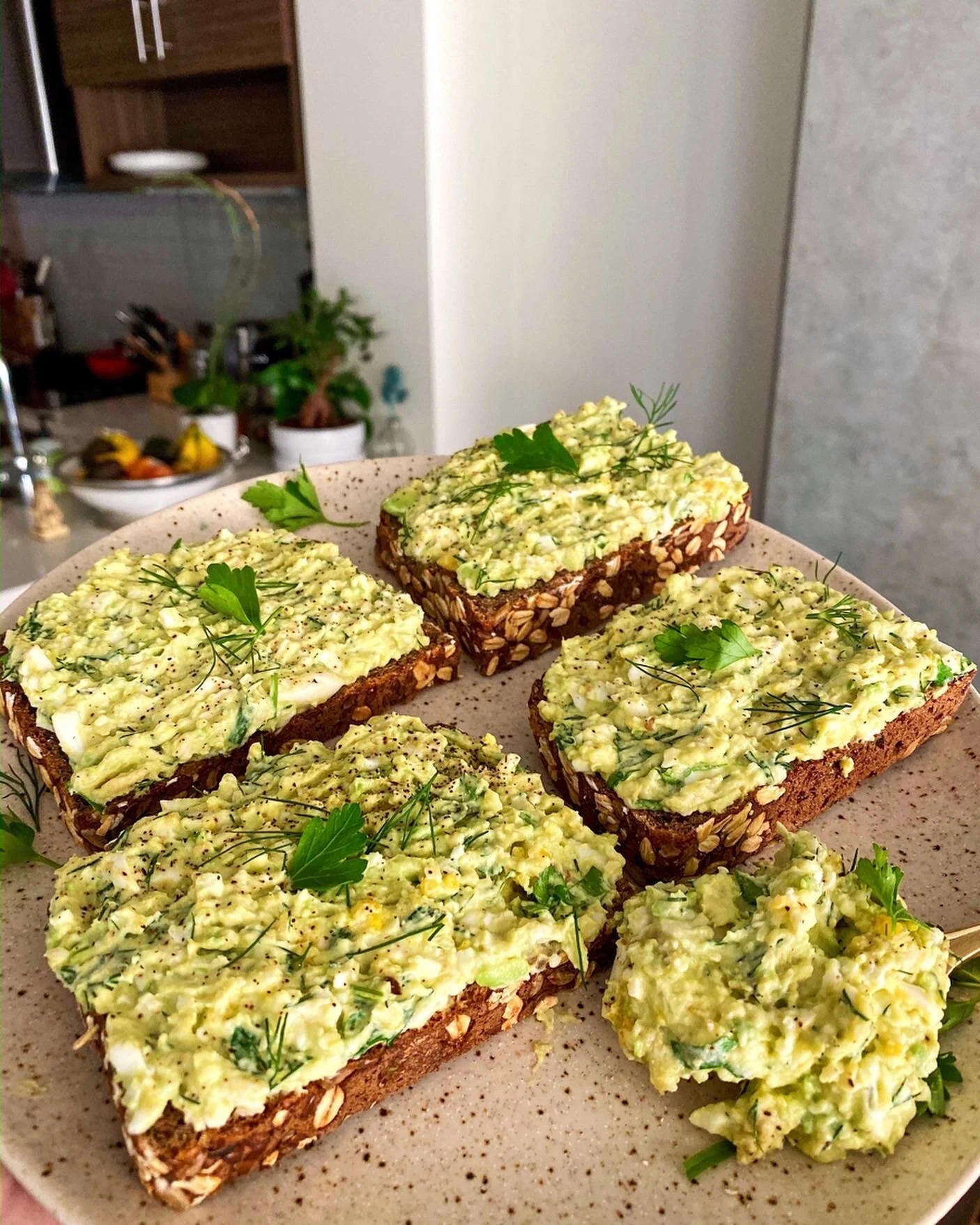AVOCADO-EGG SALAD