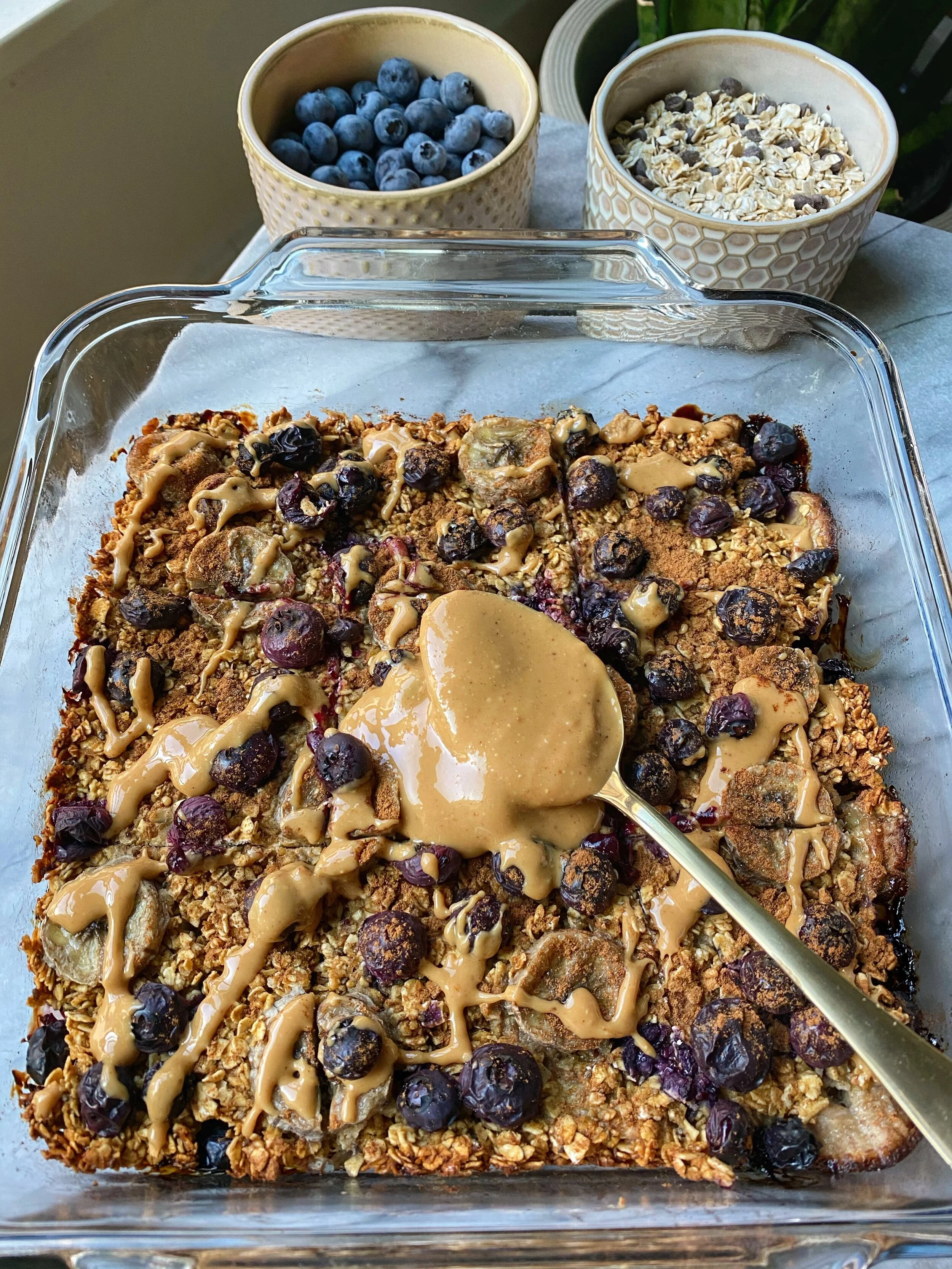 BAKED BLUEBERRY BANANA OATS