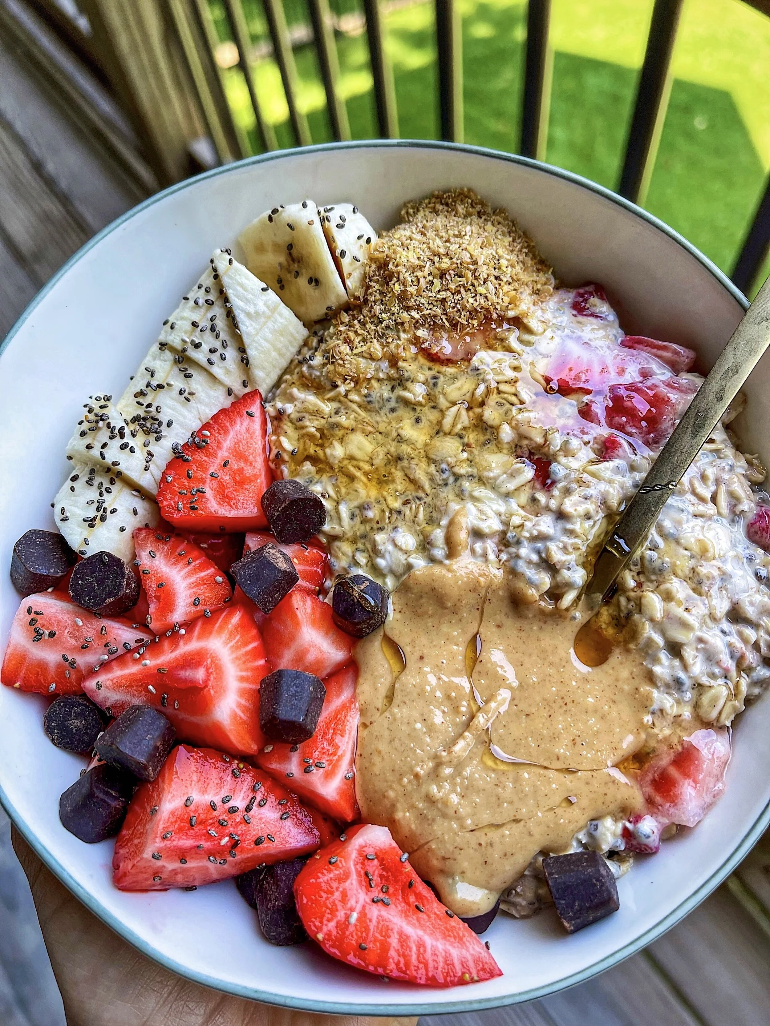 STRAWBERRY SHORTCAKE OVERNIGHT OATS