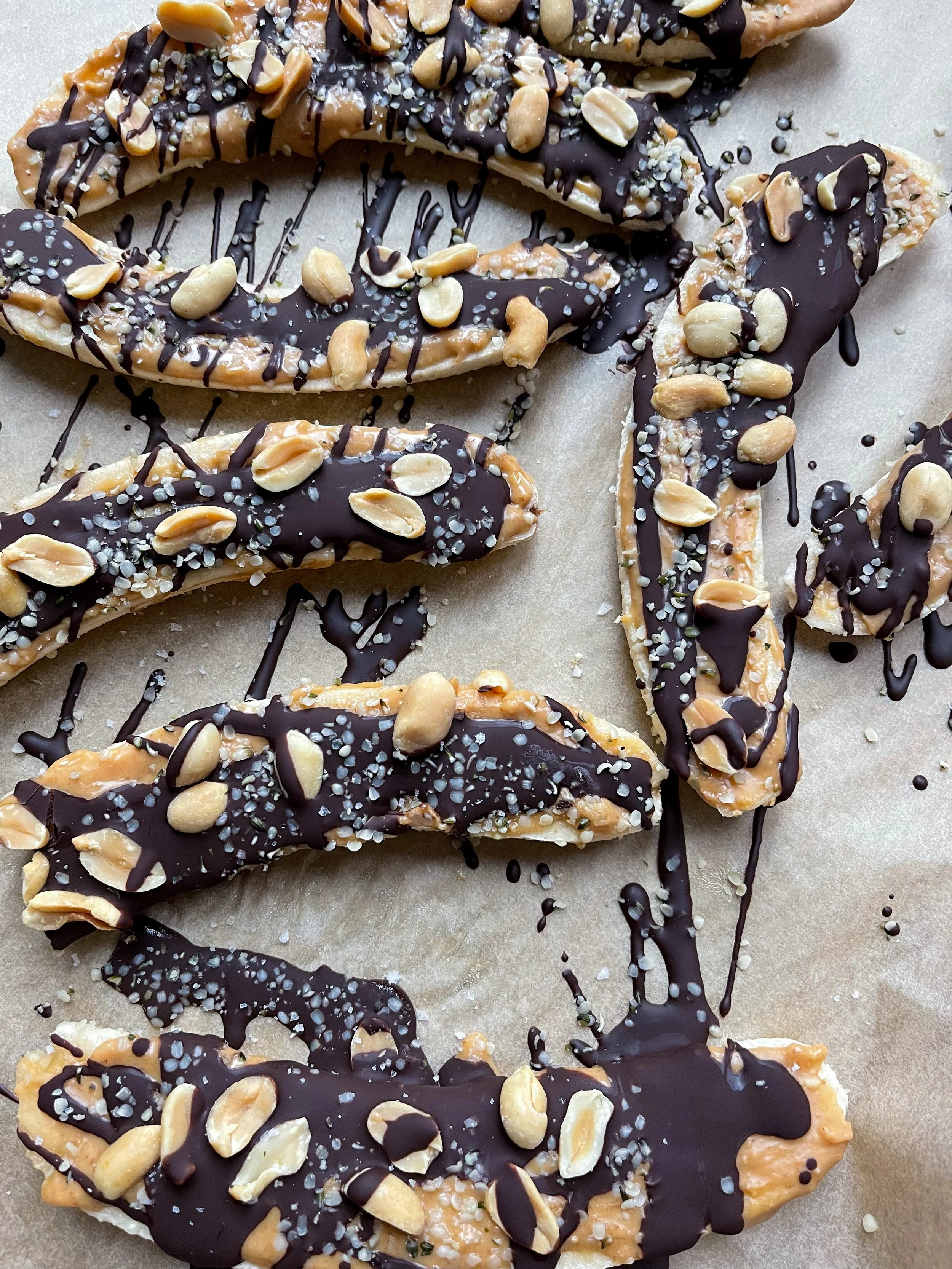 EASY FROZEN BANANA SNICKERS BOATS