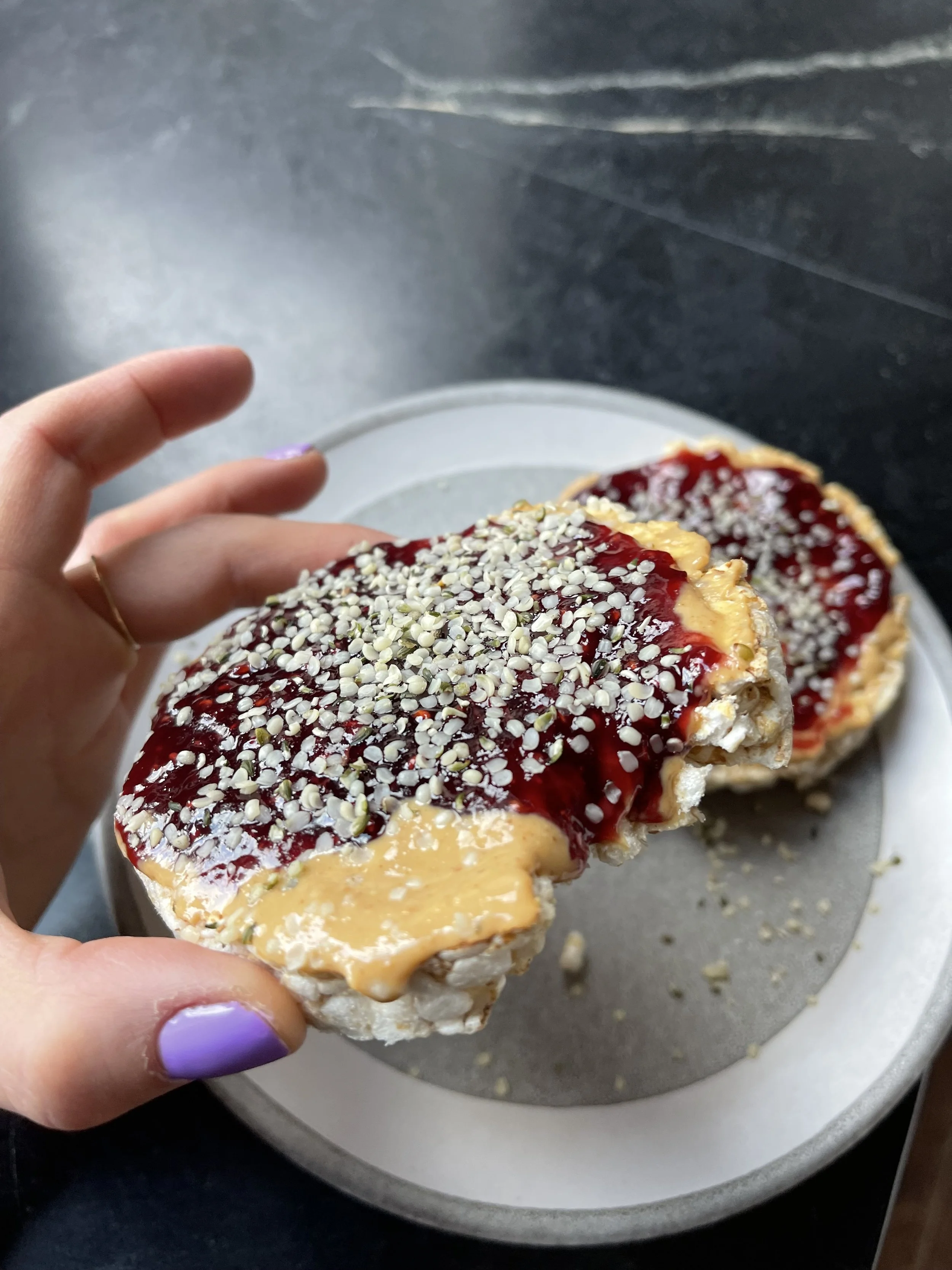 PEANUT BUTTER & JELLY RICE CAKES