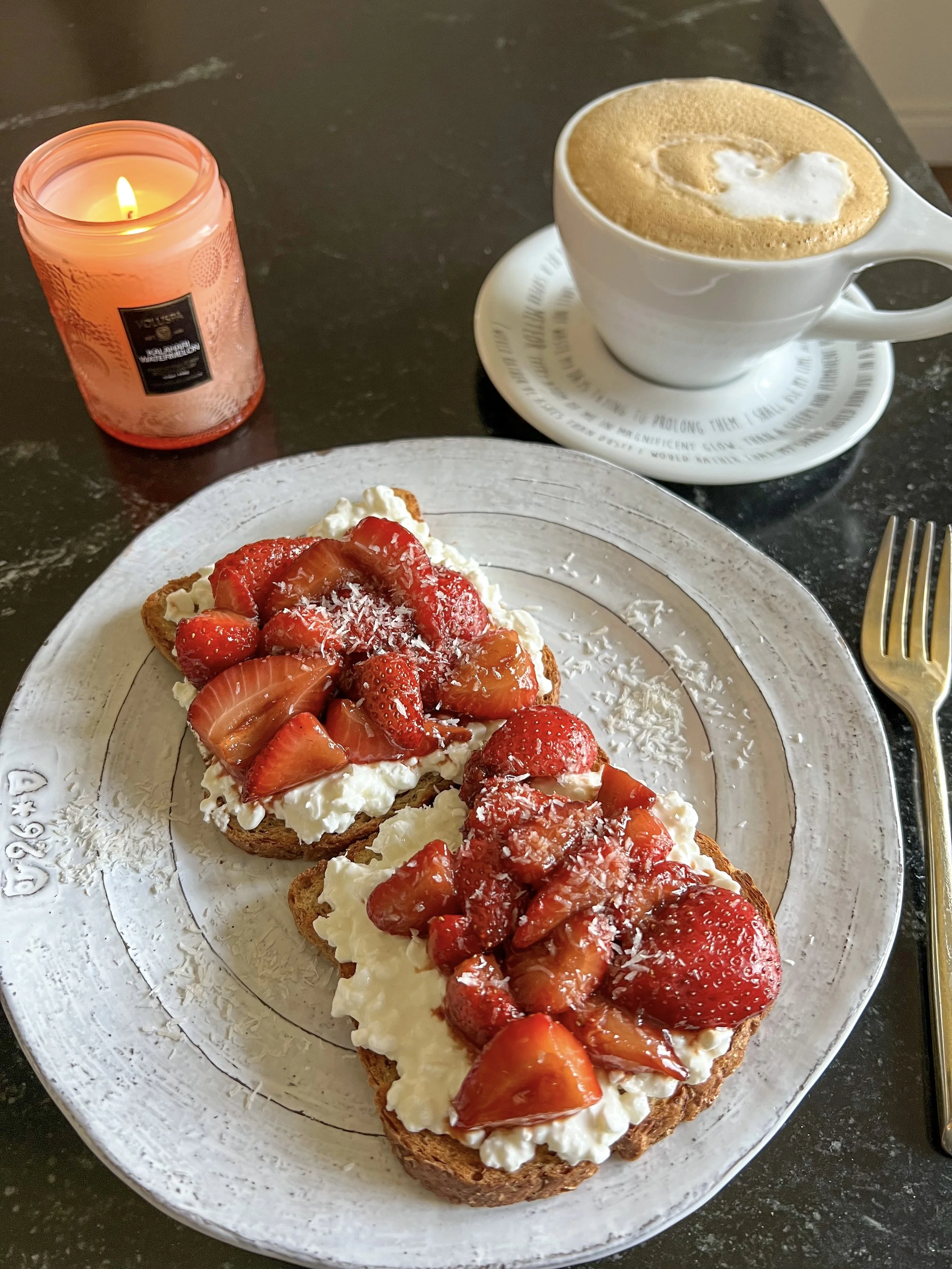 CARAMELIZED STRAWBERRY COTTAGE CHEESE TOAST